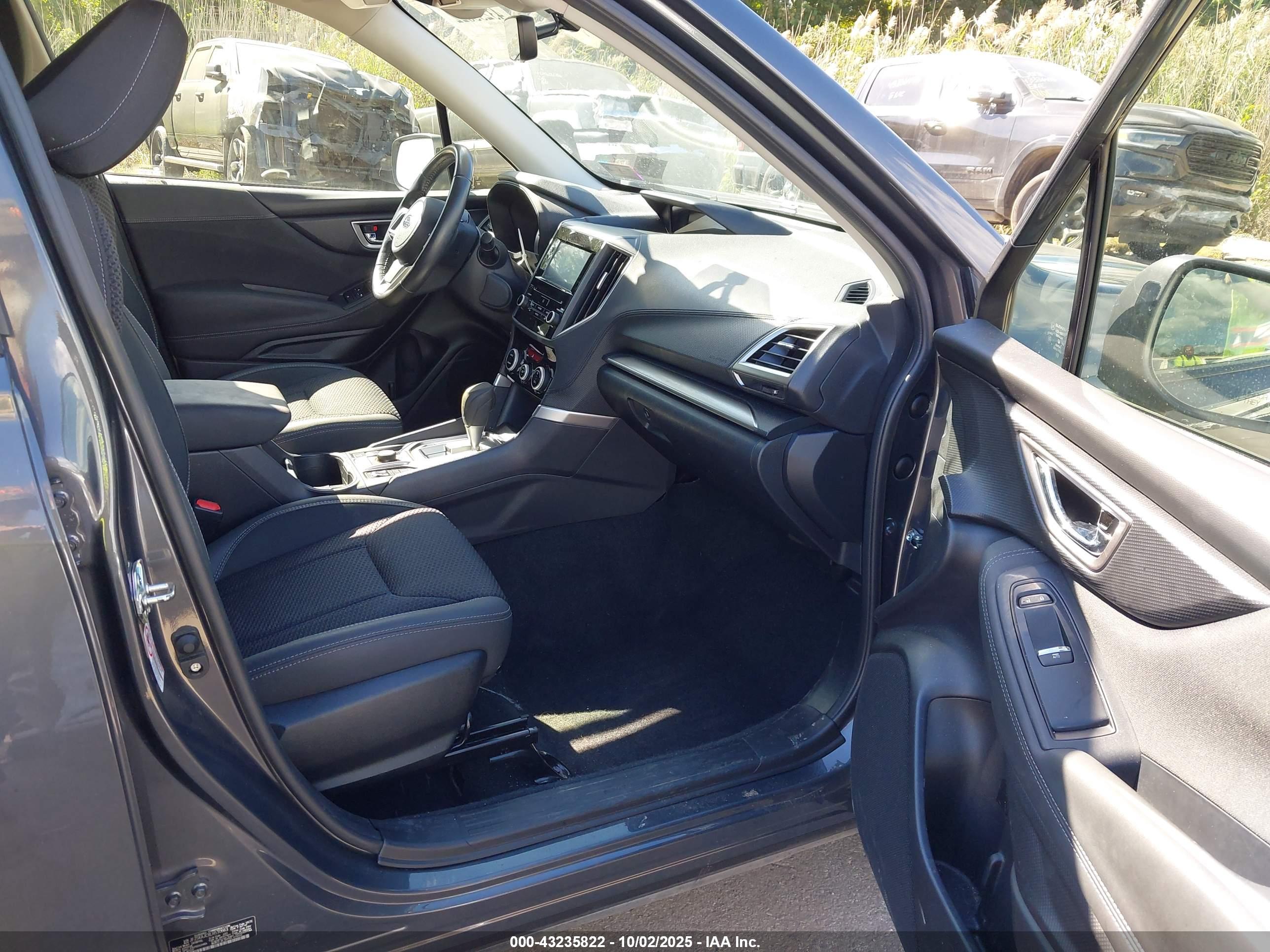 SUBARU FORESTER image 5
