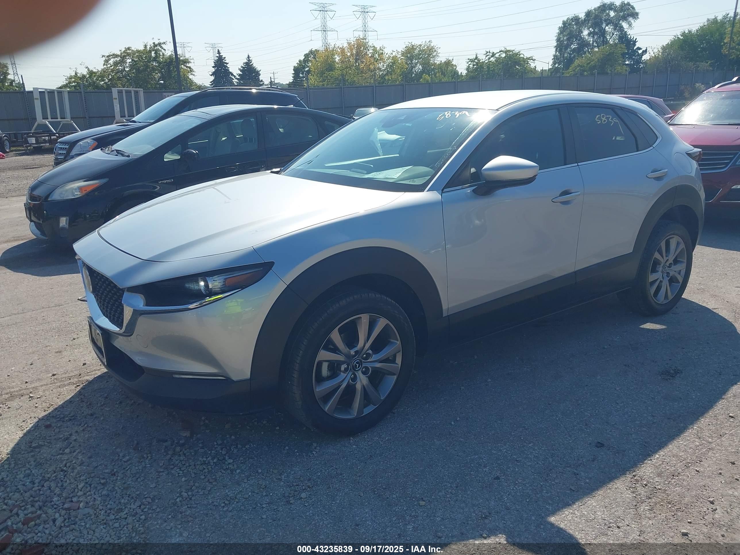 MAZDA CX-30 image 2