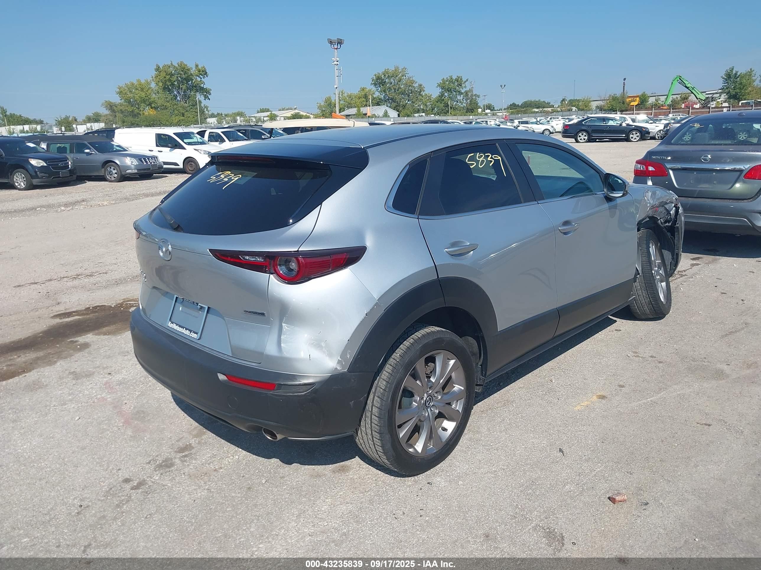 MAZDA CX-30 image 4