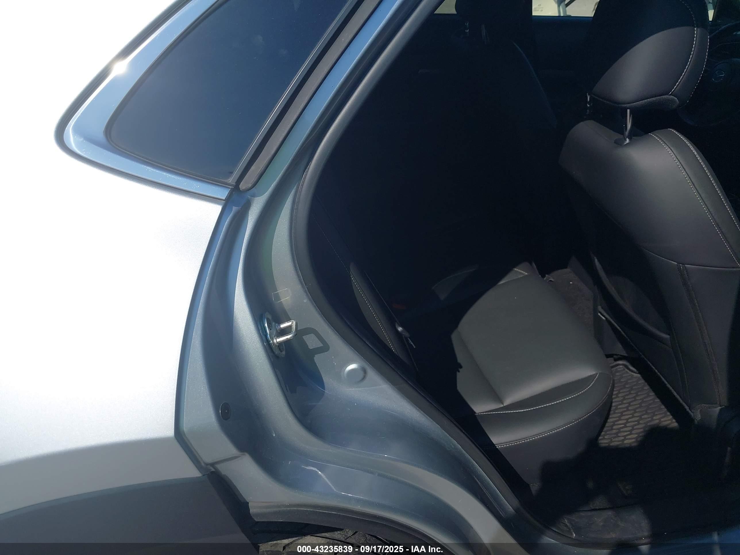 MAZDA CX-30 image 8