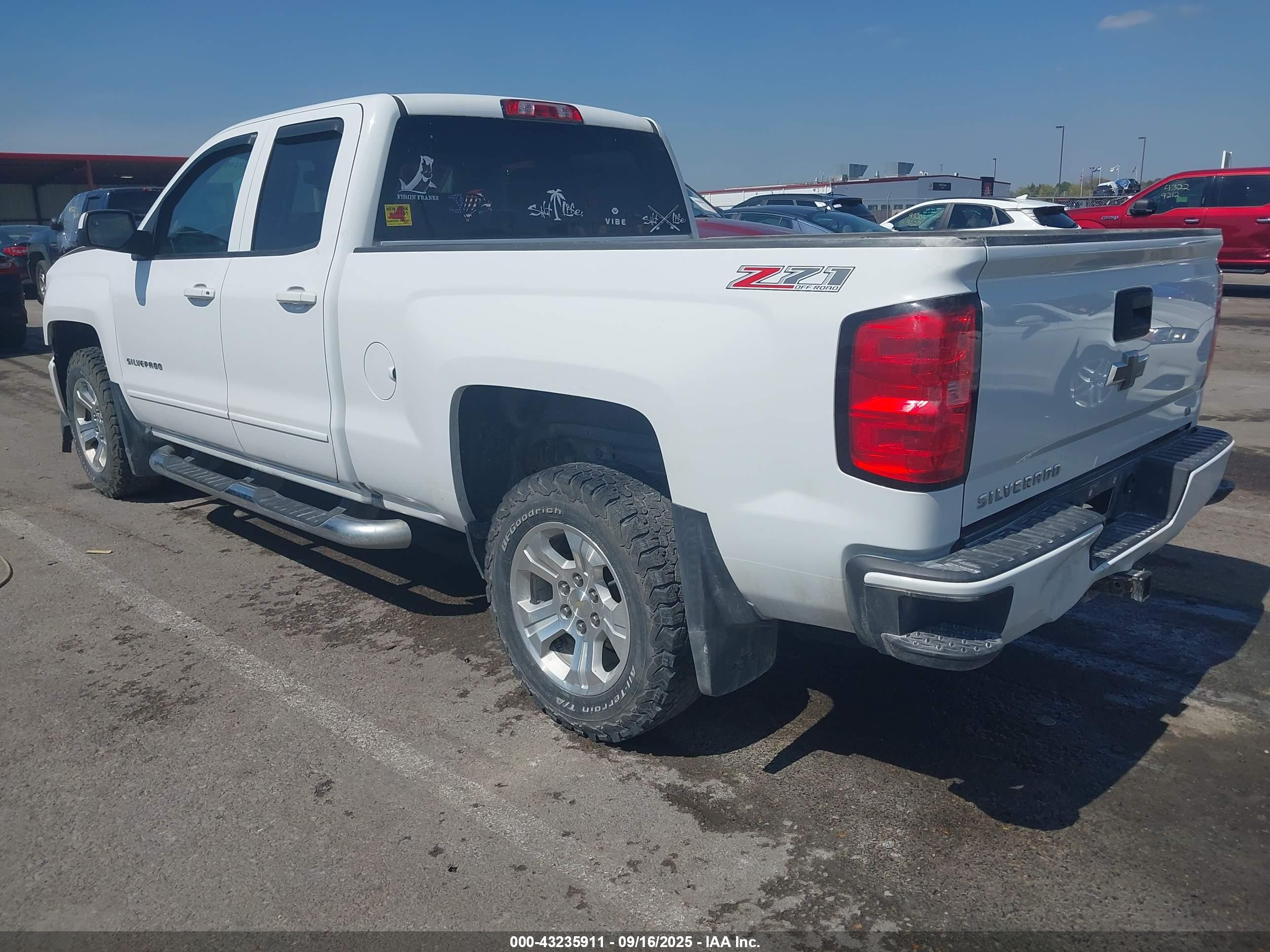 CHEVROLET SILVERADO image 3
