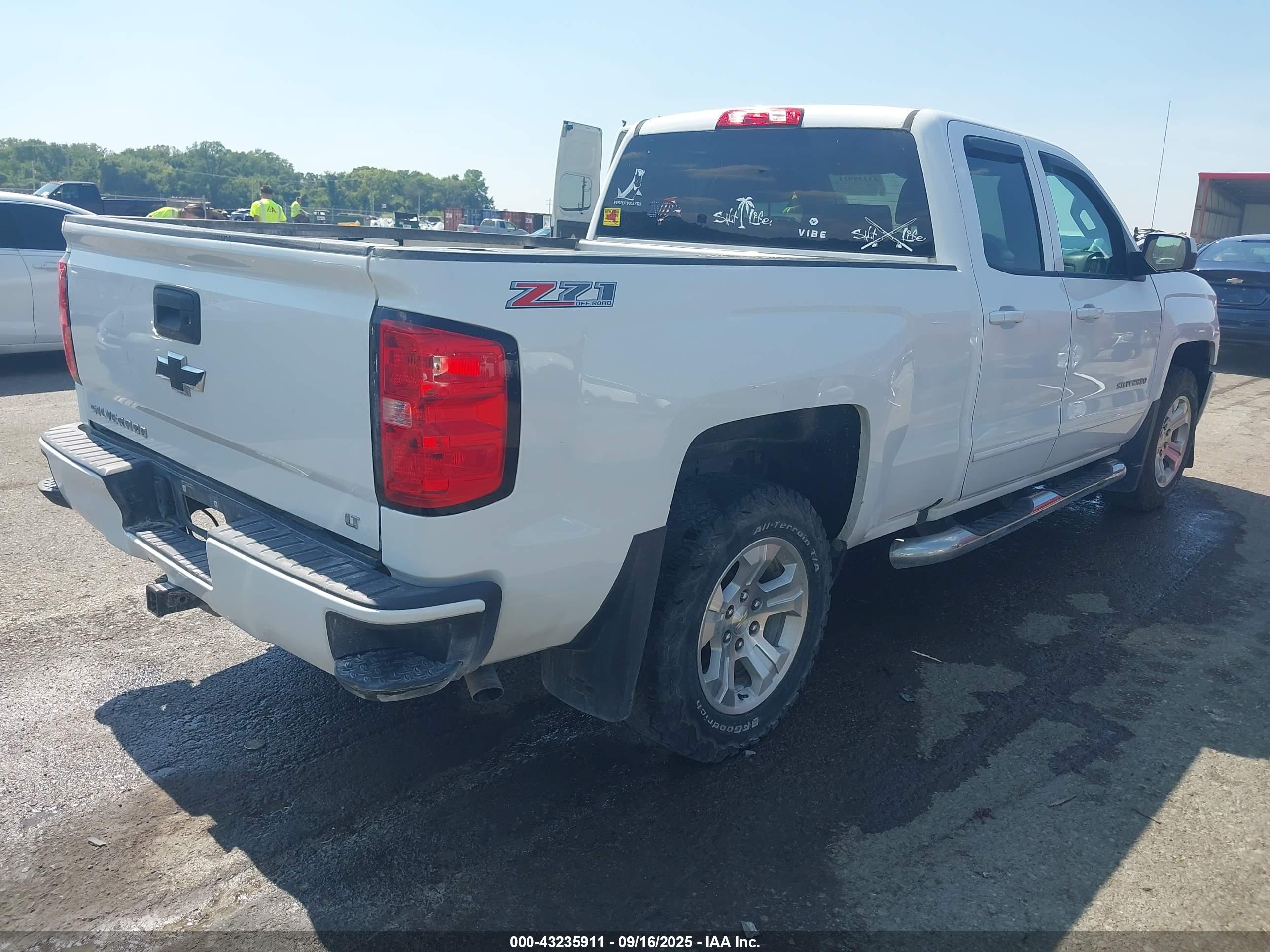 CHEVROLET SILVERADO image 4