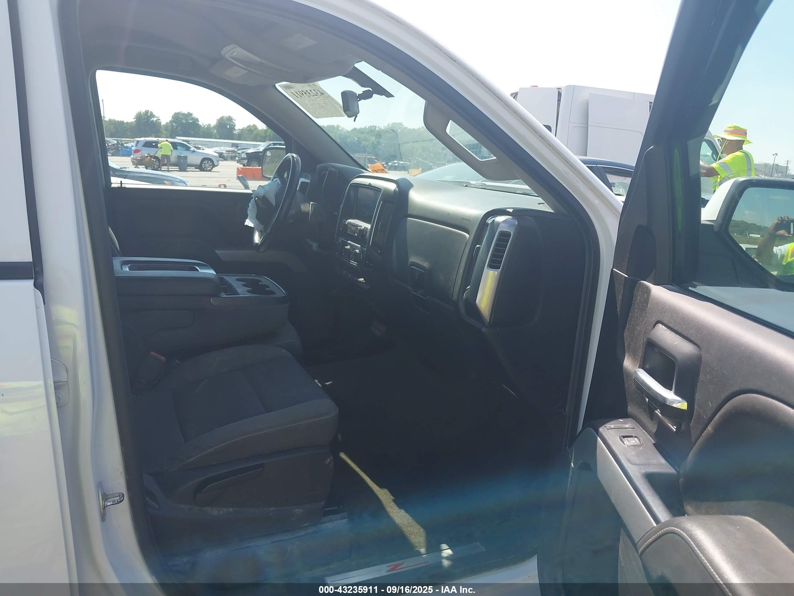 CHEVROLET SILVERADO image 5