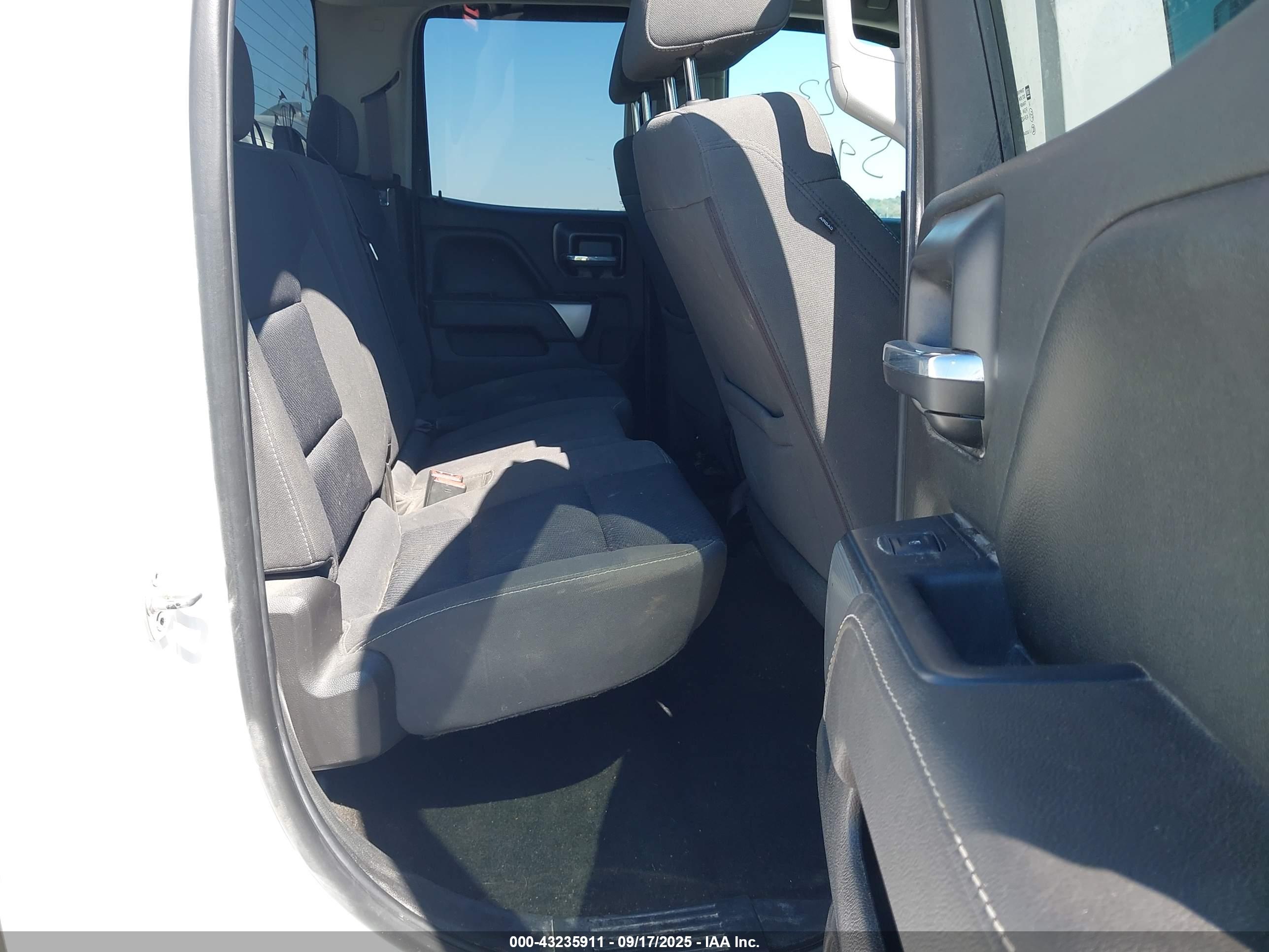CHEVROLET SILVERADO image 8