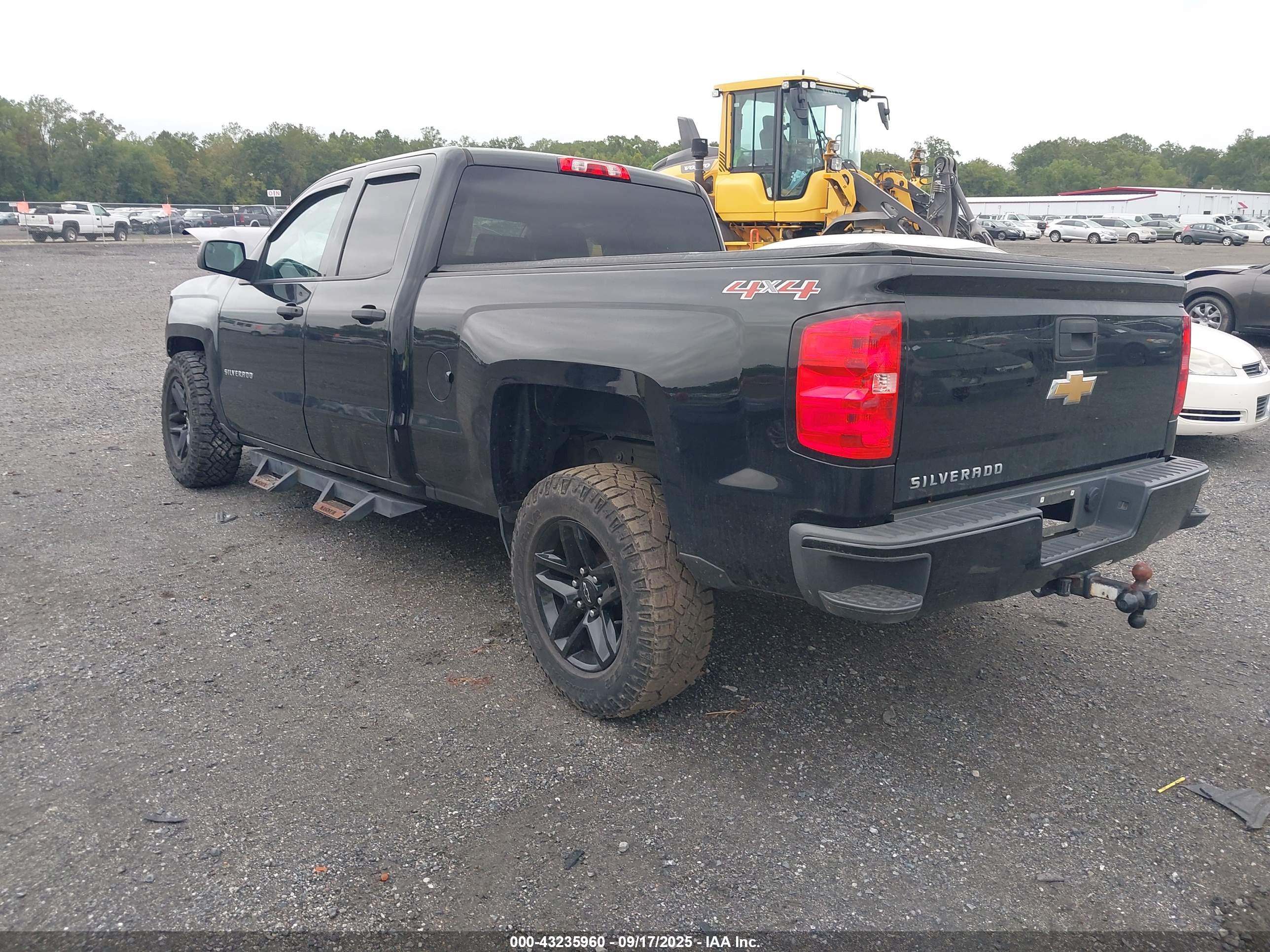 CHEVROLET SILVERADO image 3