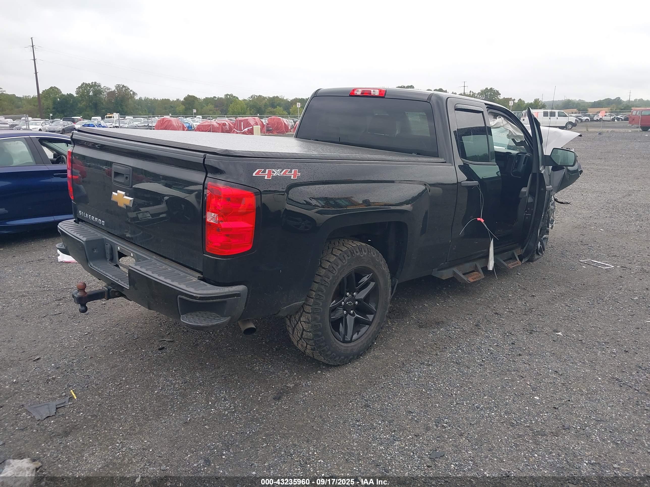 CHEVROLET SILVERADO image 4