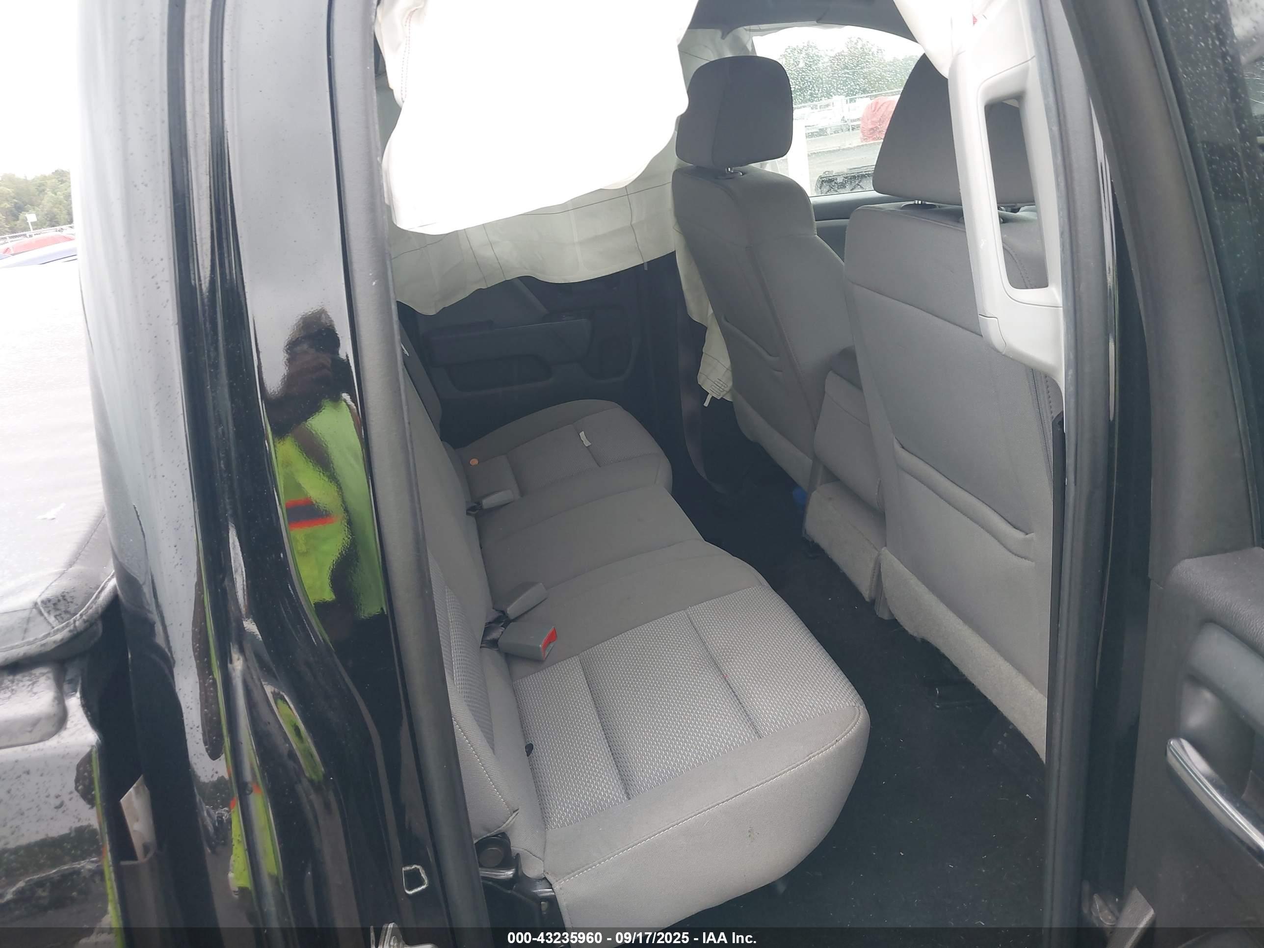 CHEVROLET SILVERADO image 8
