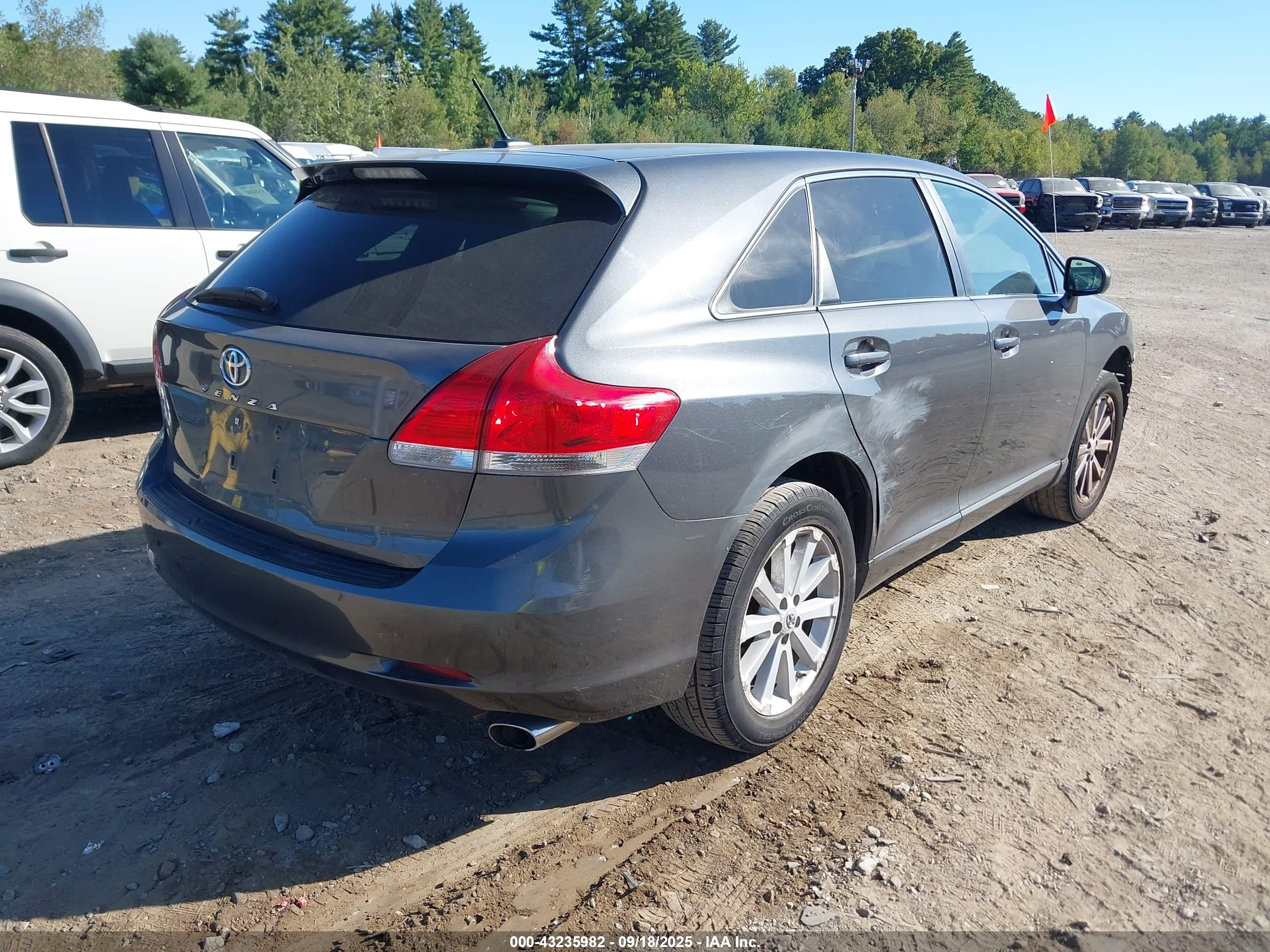 TOYOTA VENZA image 4