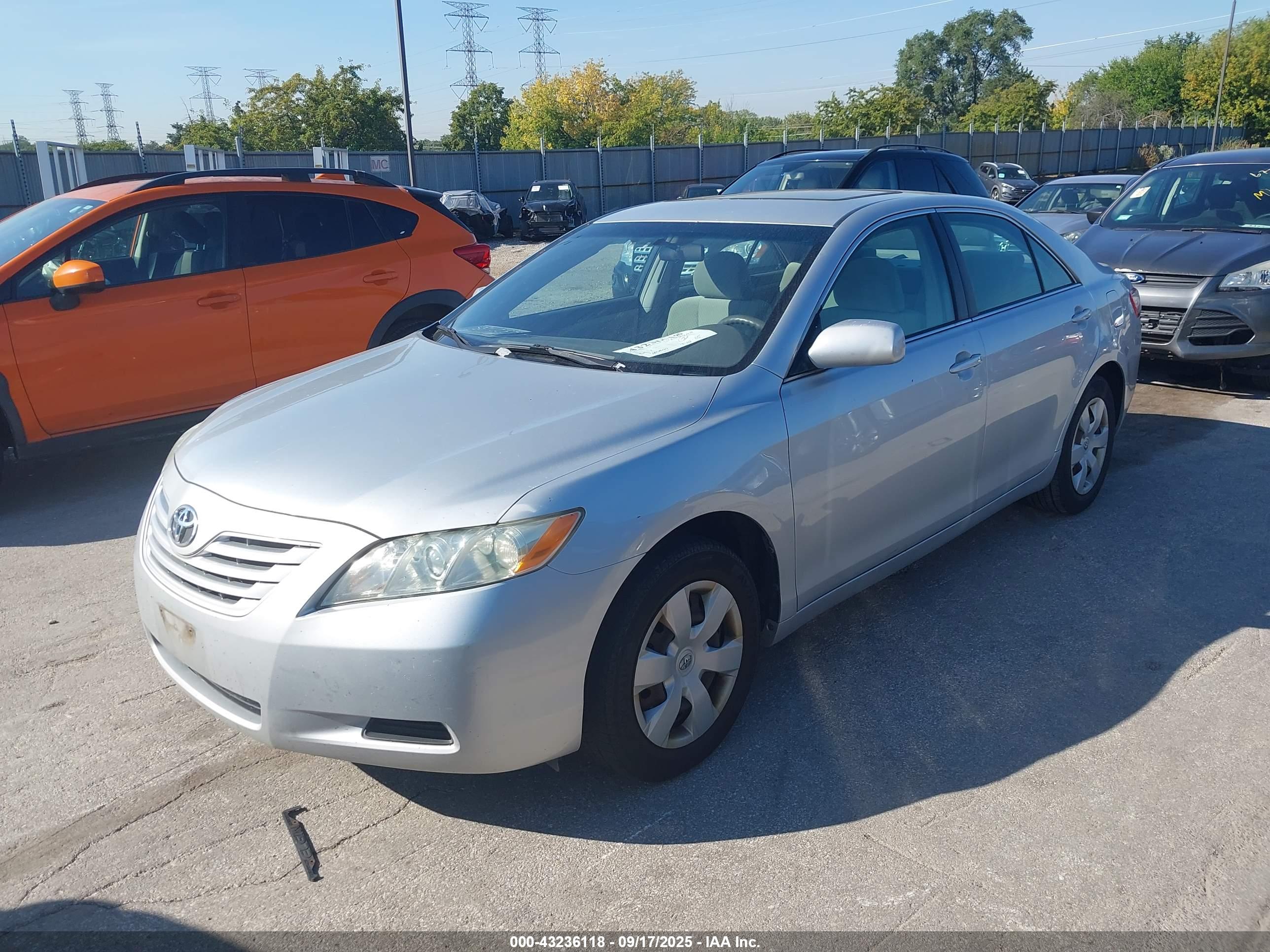 TOYOTA CAMRY image 2