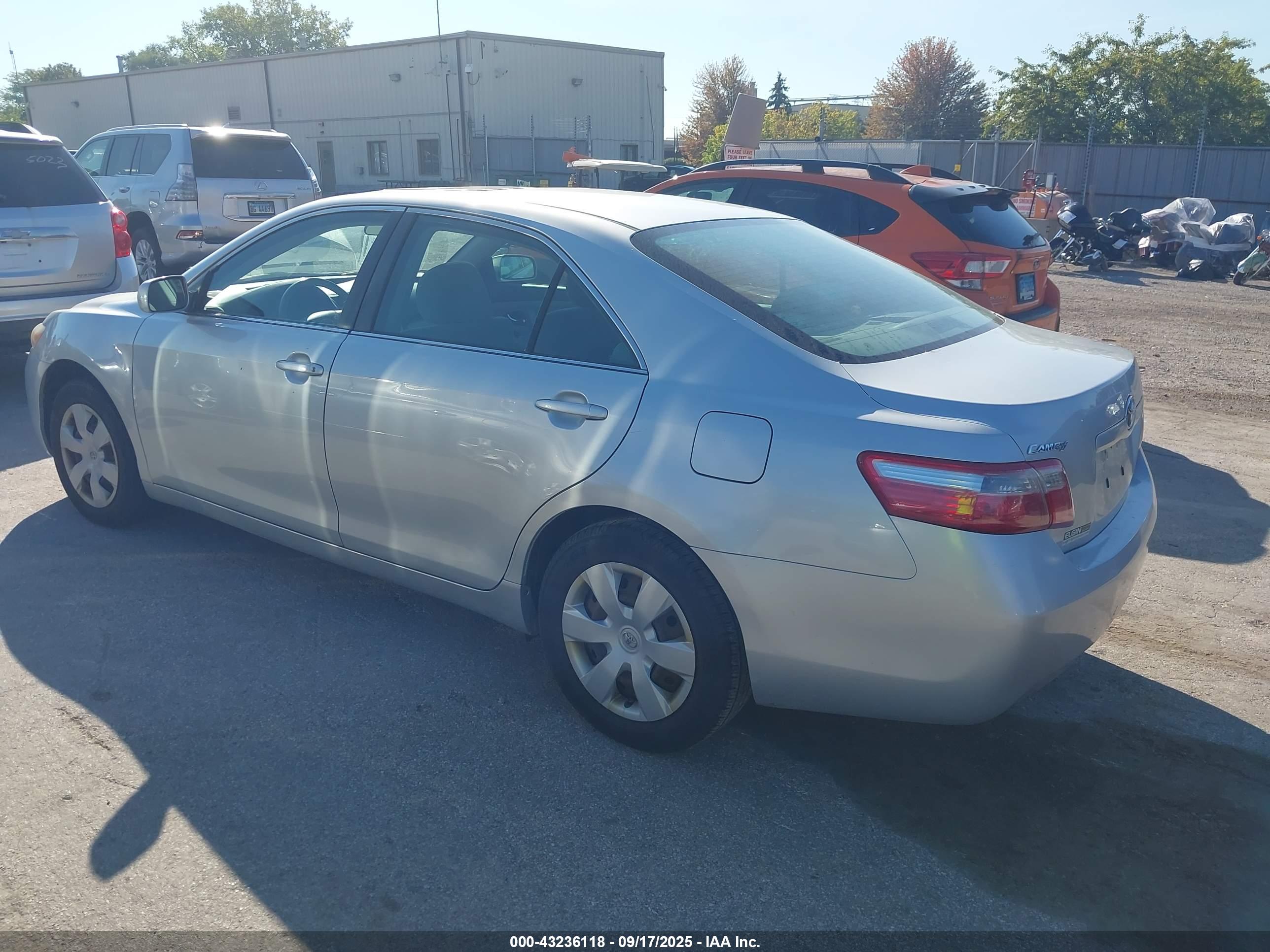 TOYOTA CAMRY image 3