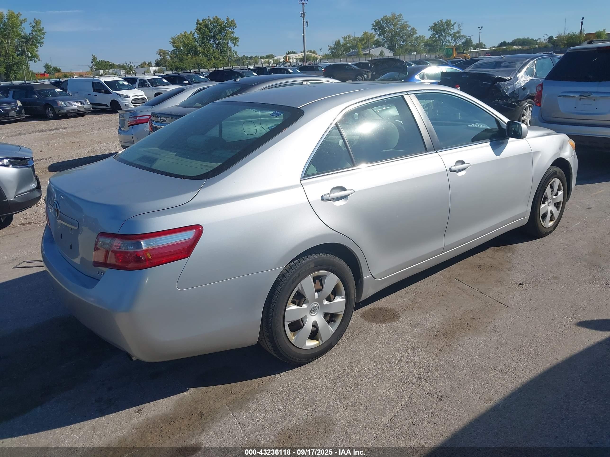TOYOTA CAMRY image 4