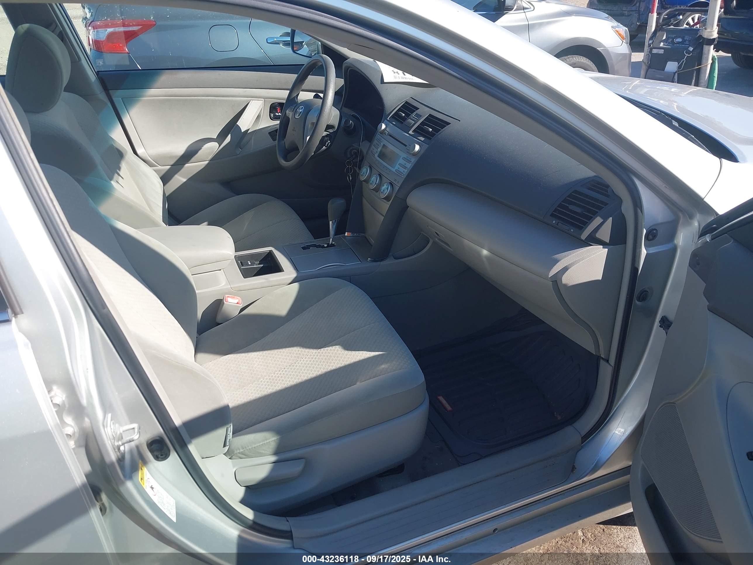 TOYOTA CAMRY image 5