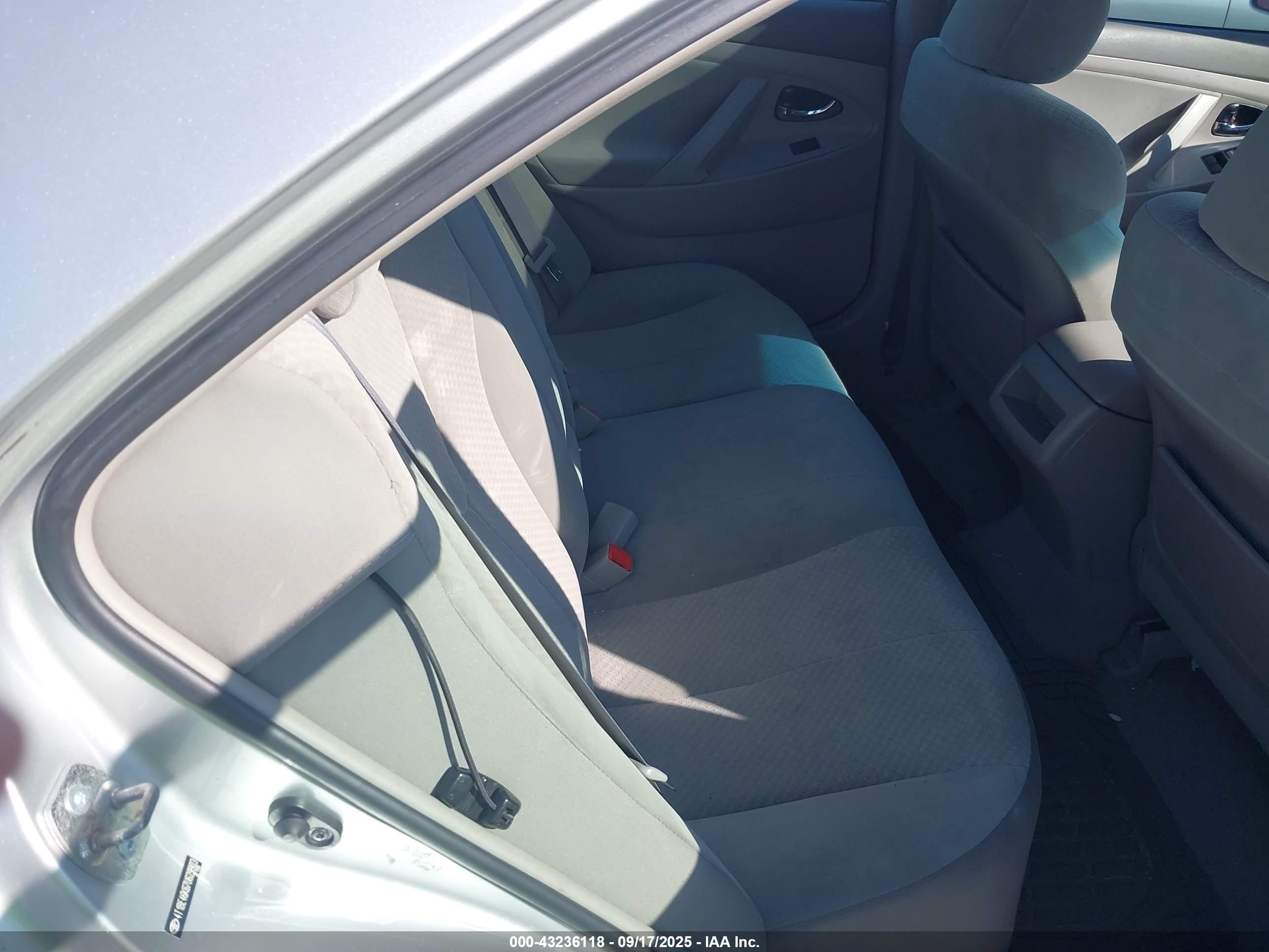 TOYOTA CAMRY image 8