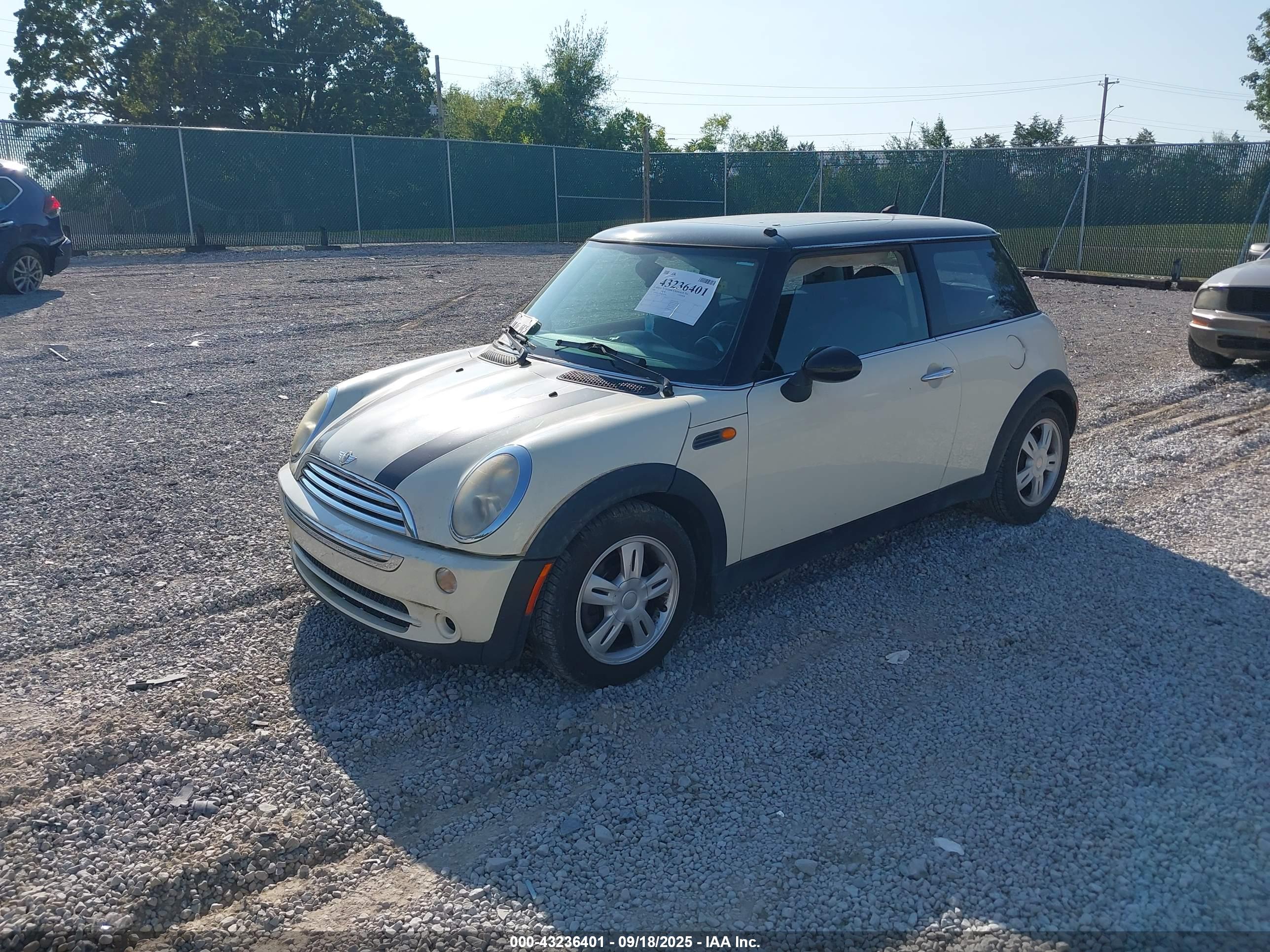 MINI COOPER image 2