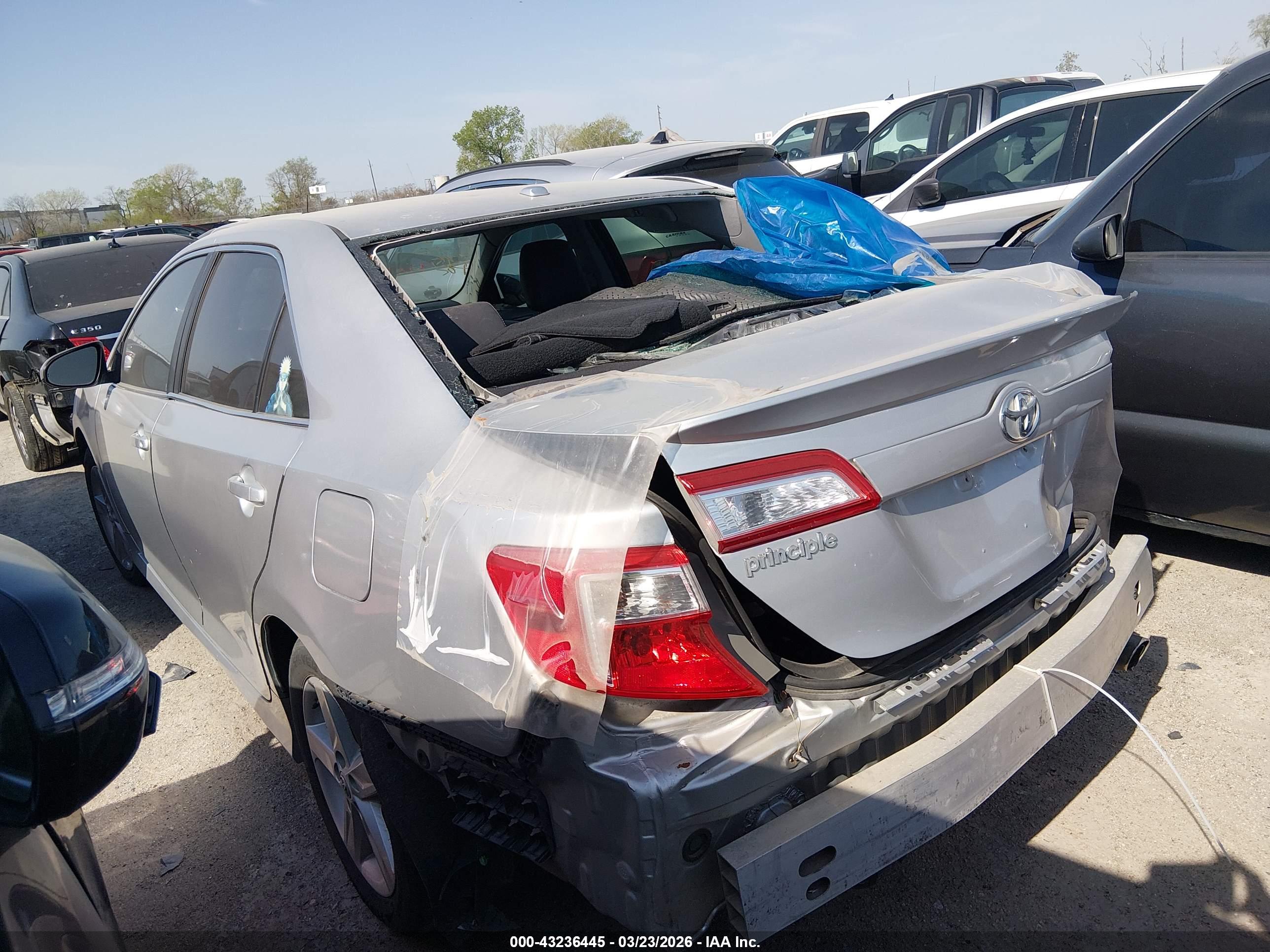 TOYOTA CAMRY image 3