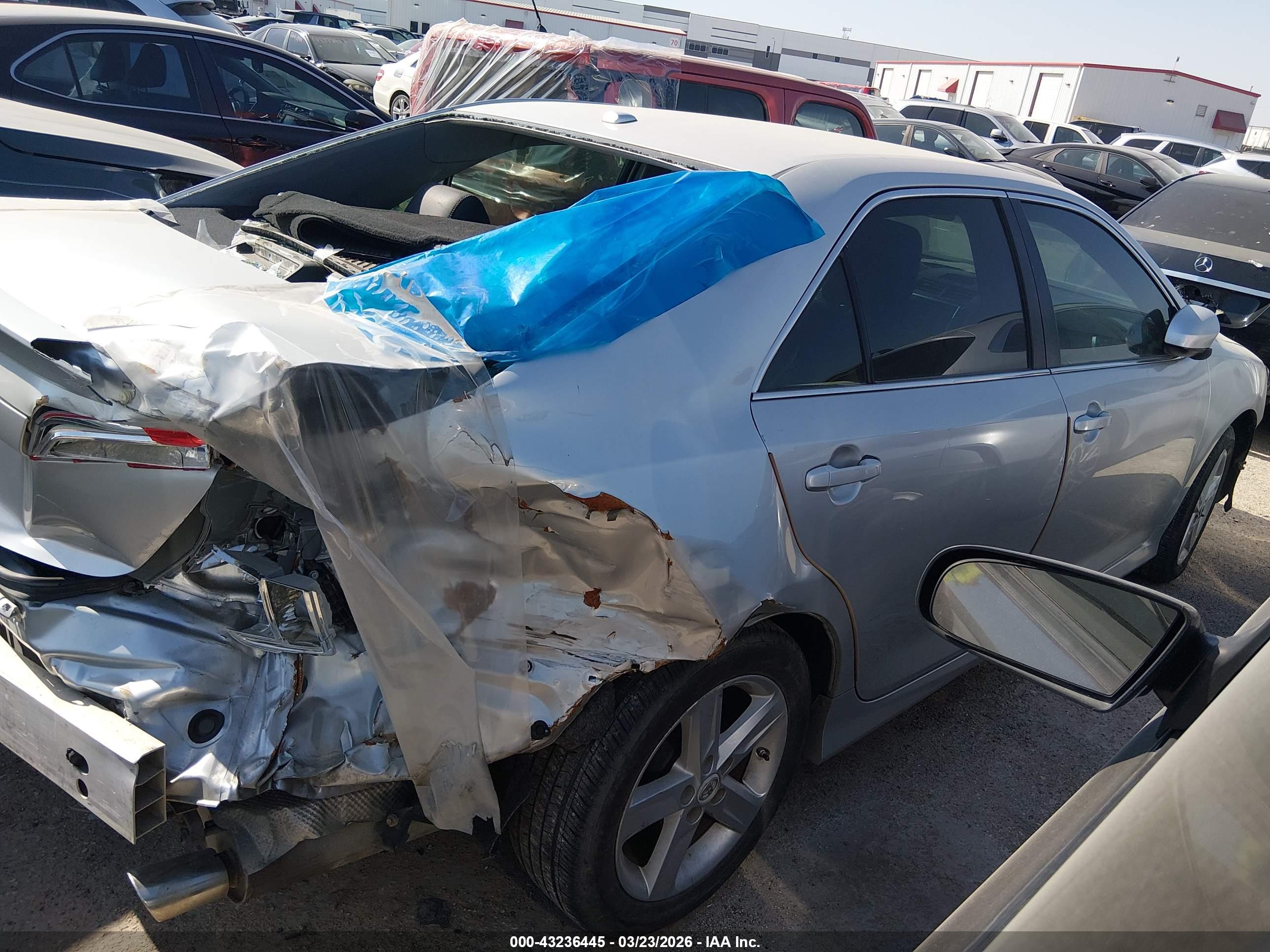 TOYOTA CAMRY image 4