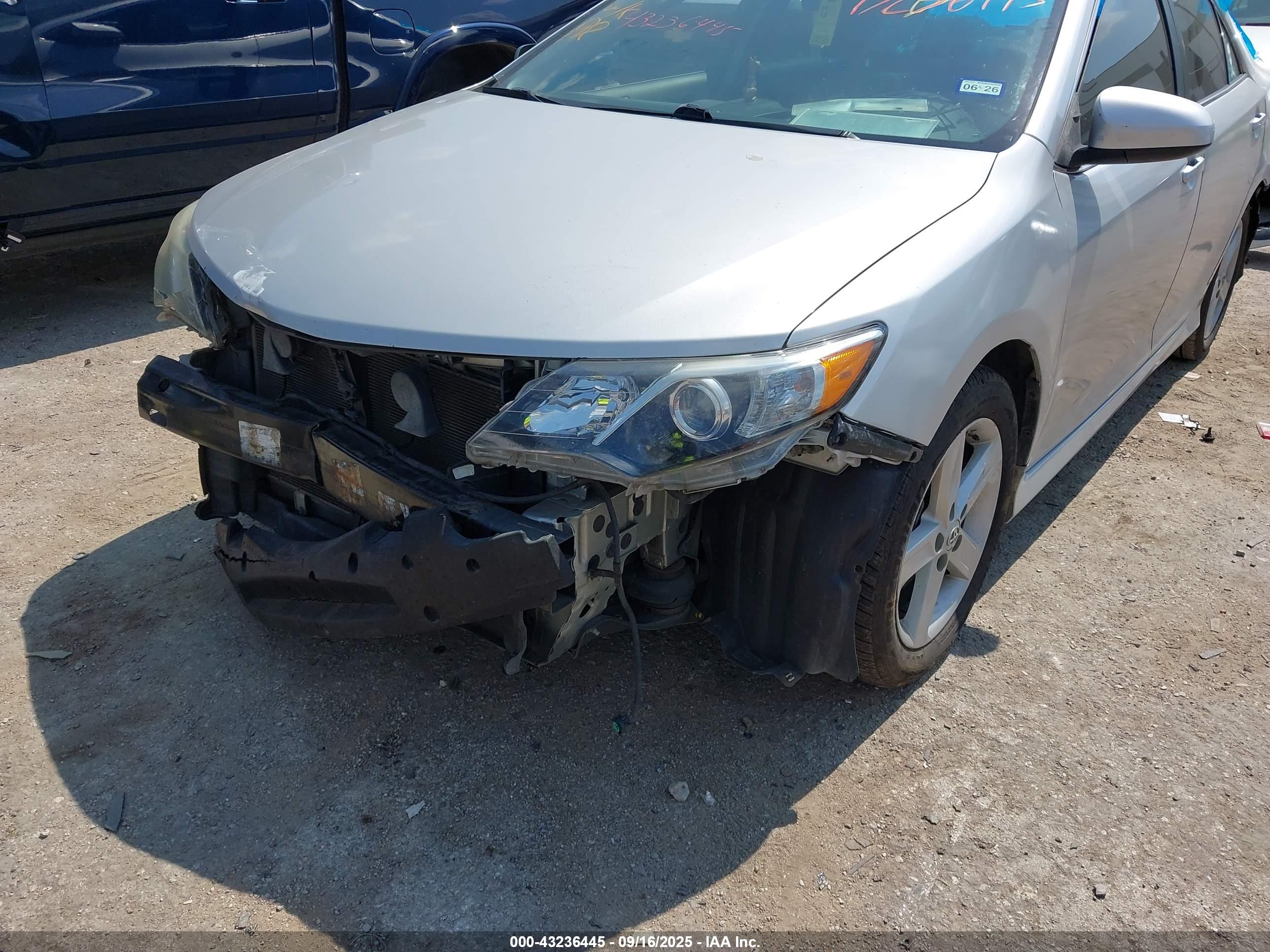 TOYOTA CAMRY image 6