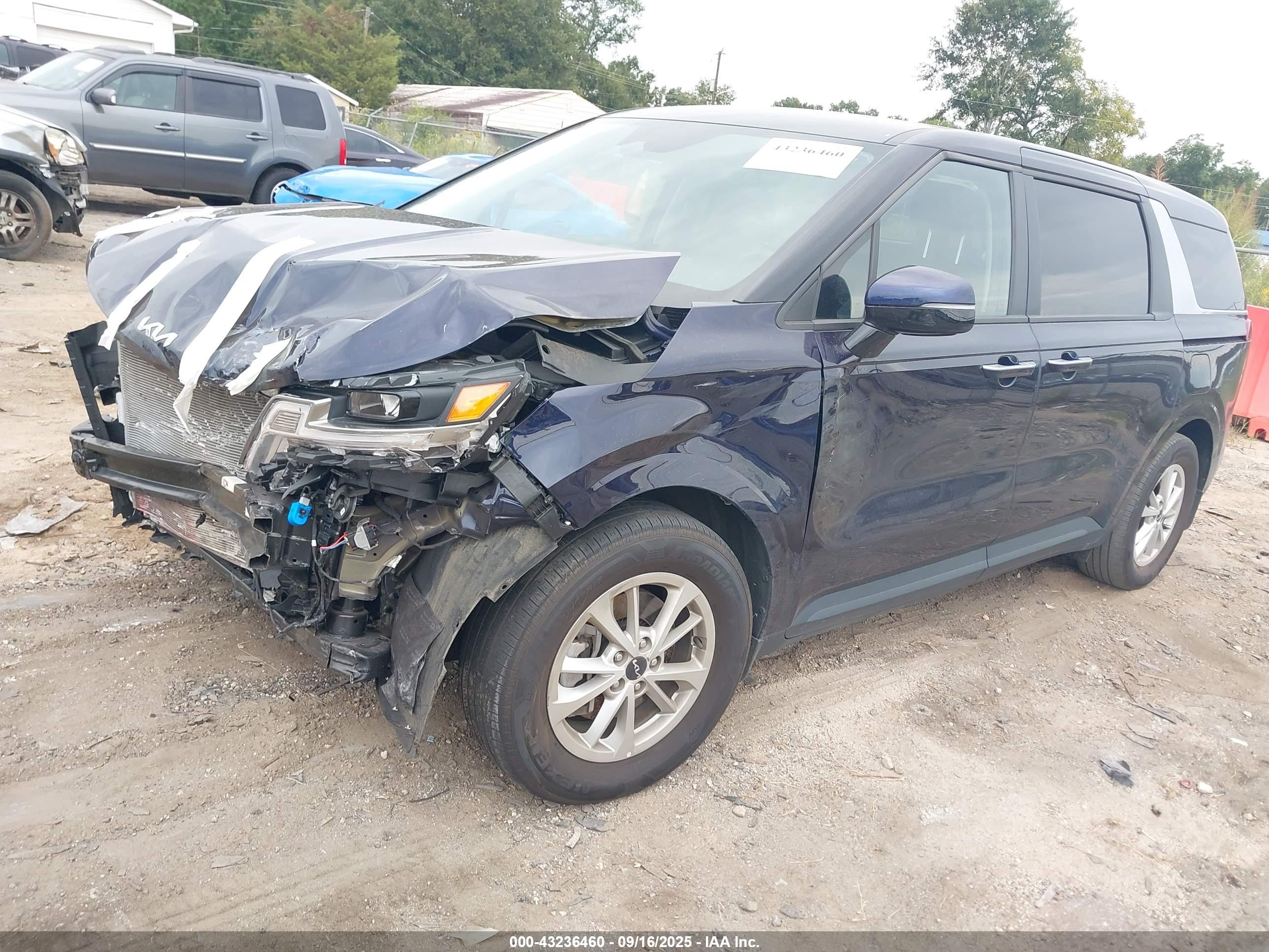 KIA CARNIVAL image 2