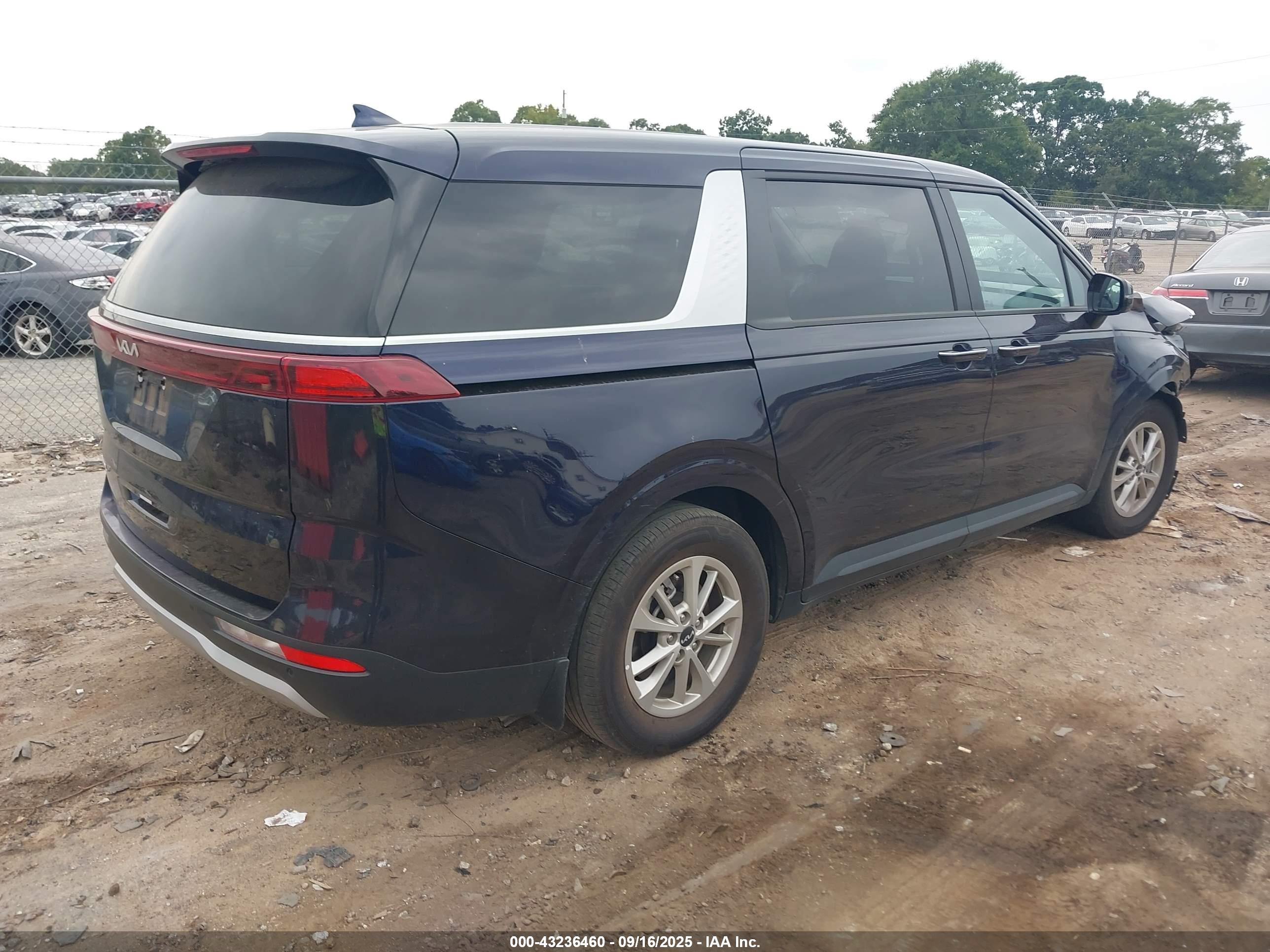 KIA CARNIVAL image 4