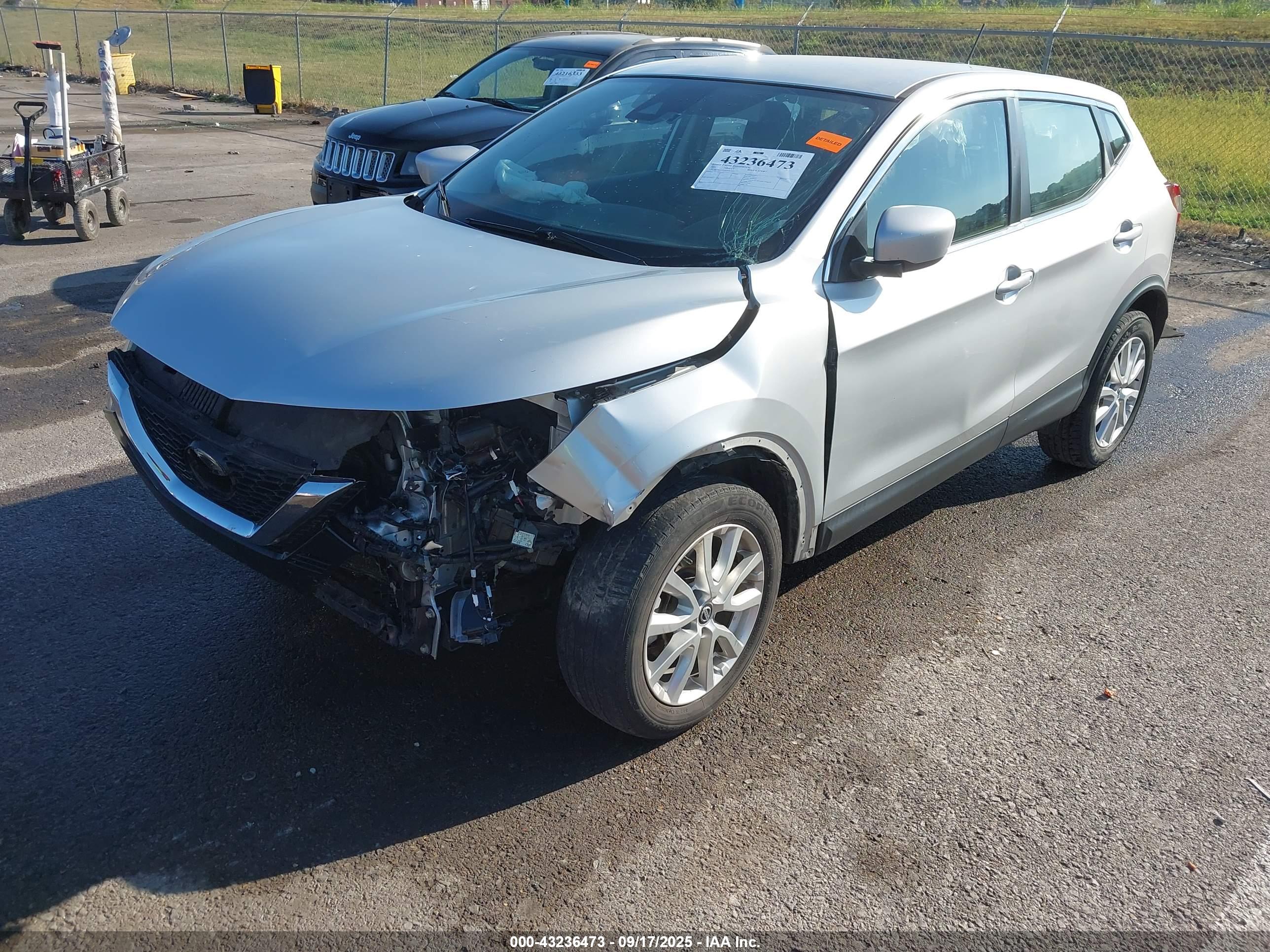 NISSAN ROGUE image 2