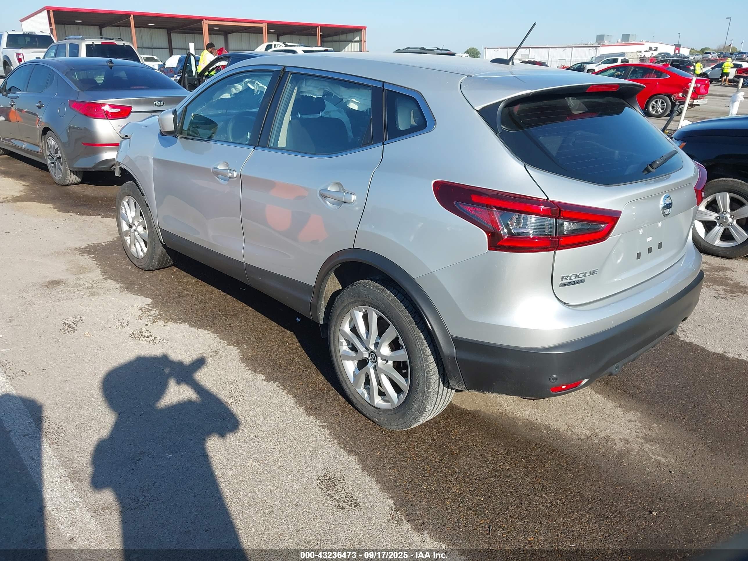 NISSAN ROGUE image 3
