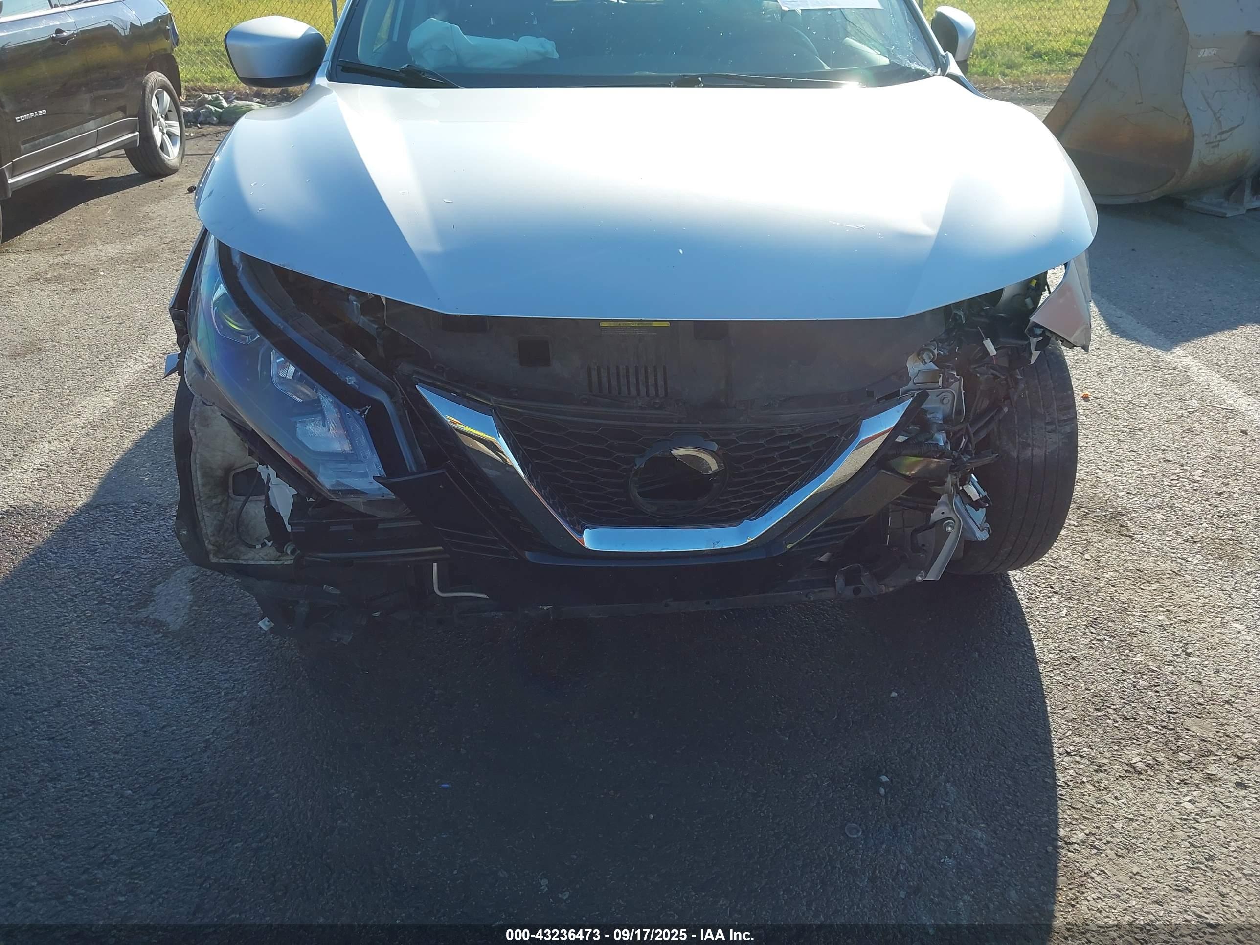 NISSAN ROGUE image 6