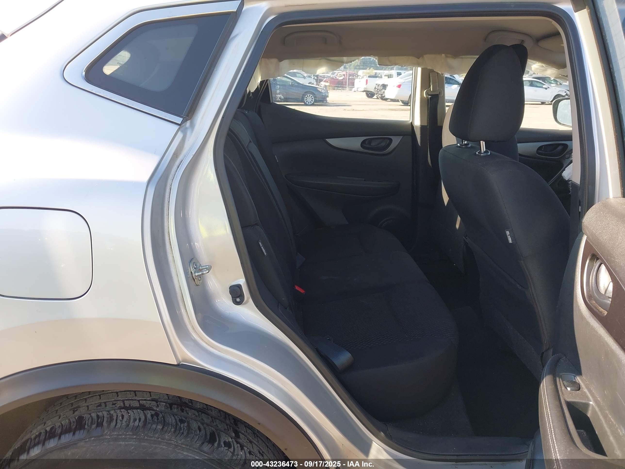 NISSAN ROGUE image 8