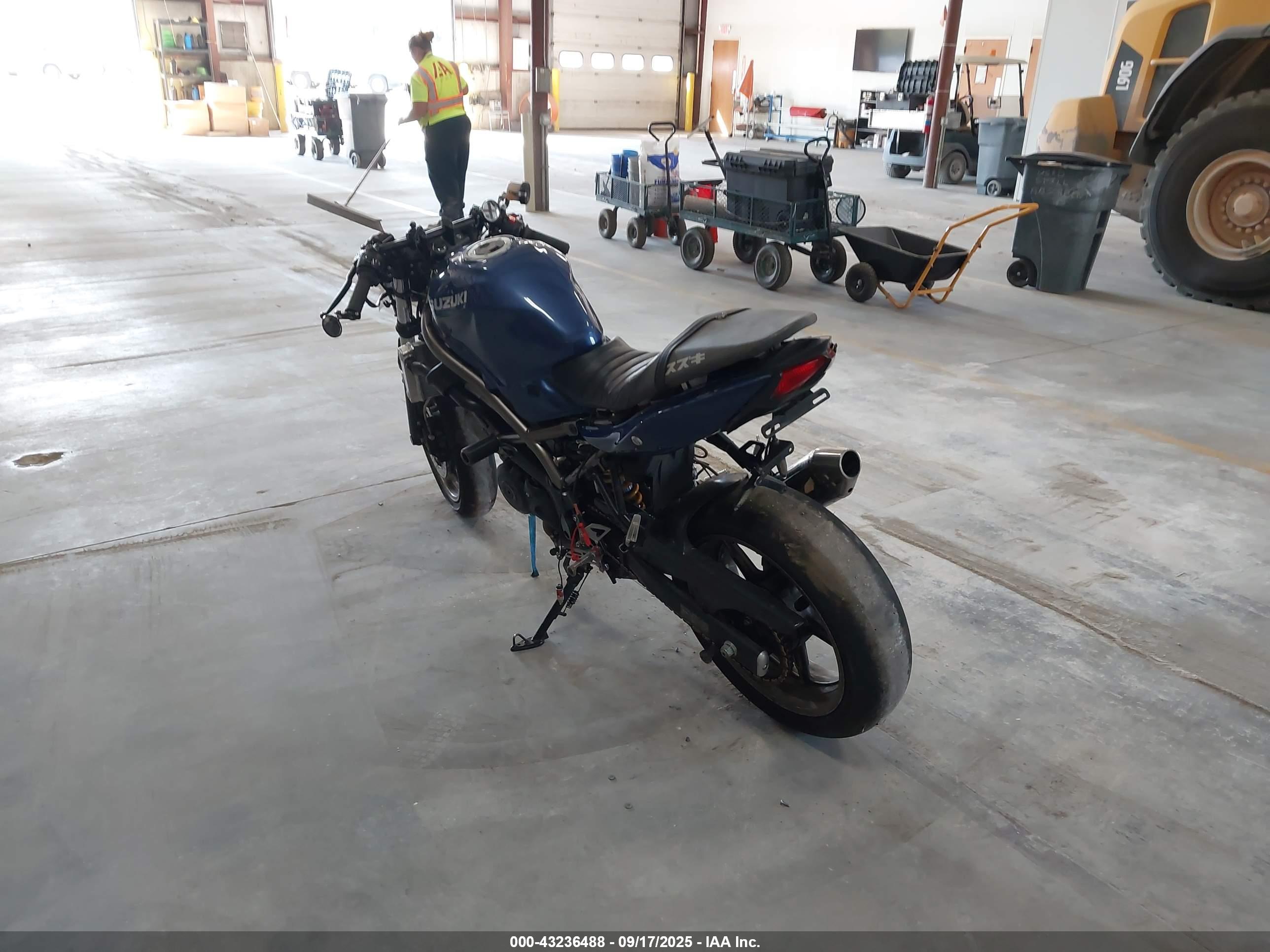 SUZUKI SV650 image 3