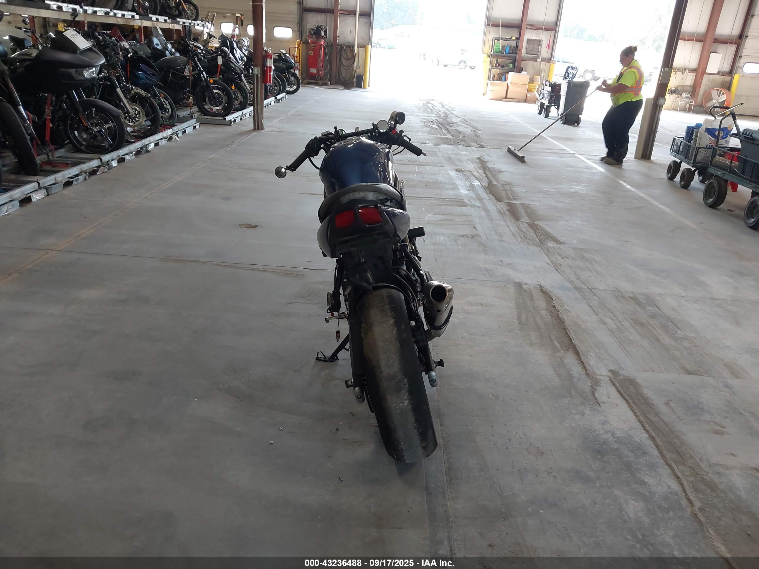 SUZUKI SV650 image 6