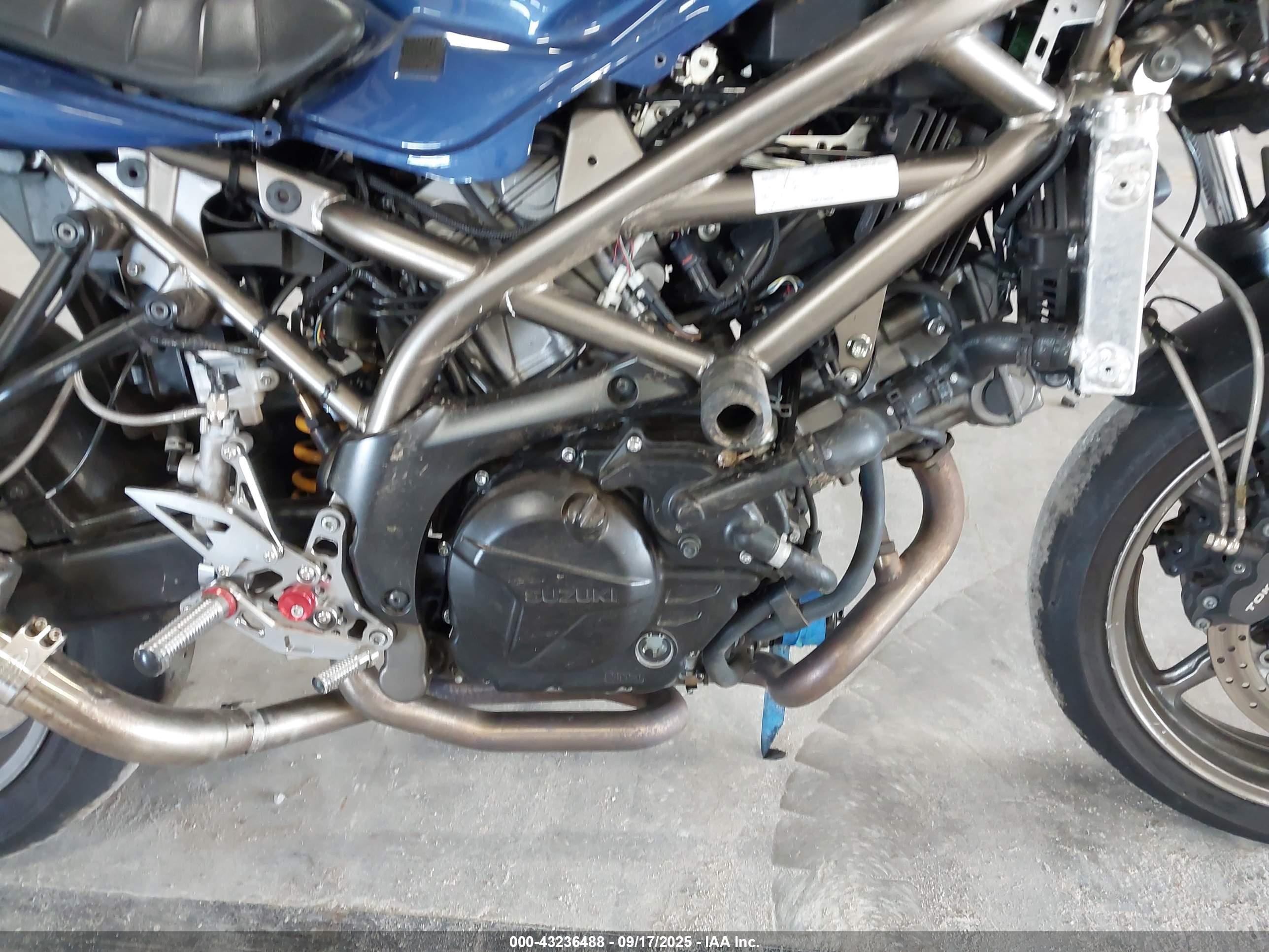 SUZUKI SV650 image 8