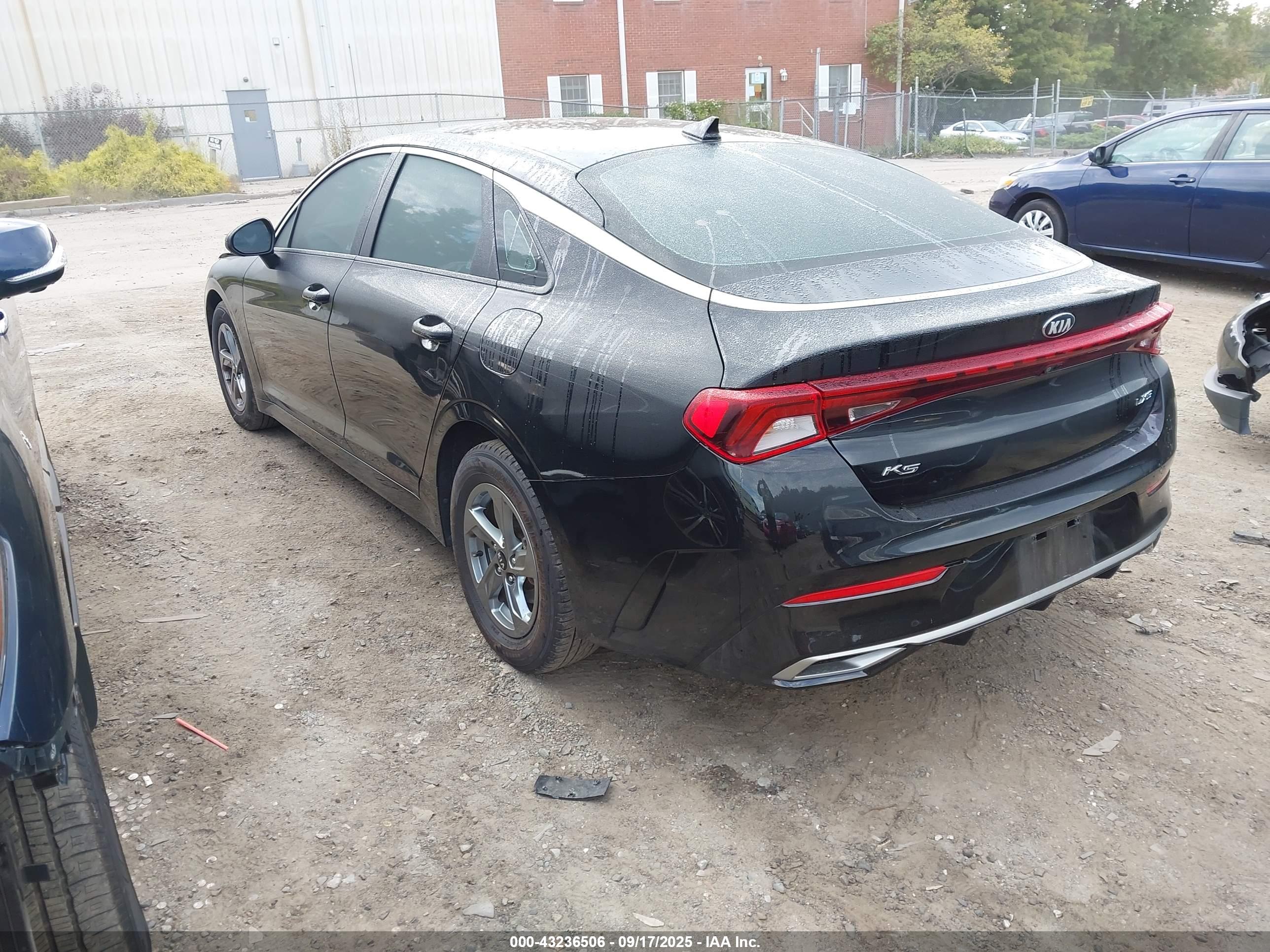 KIA K5 image 3