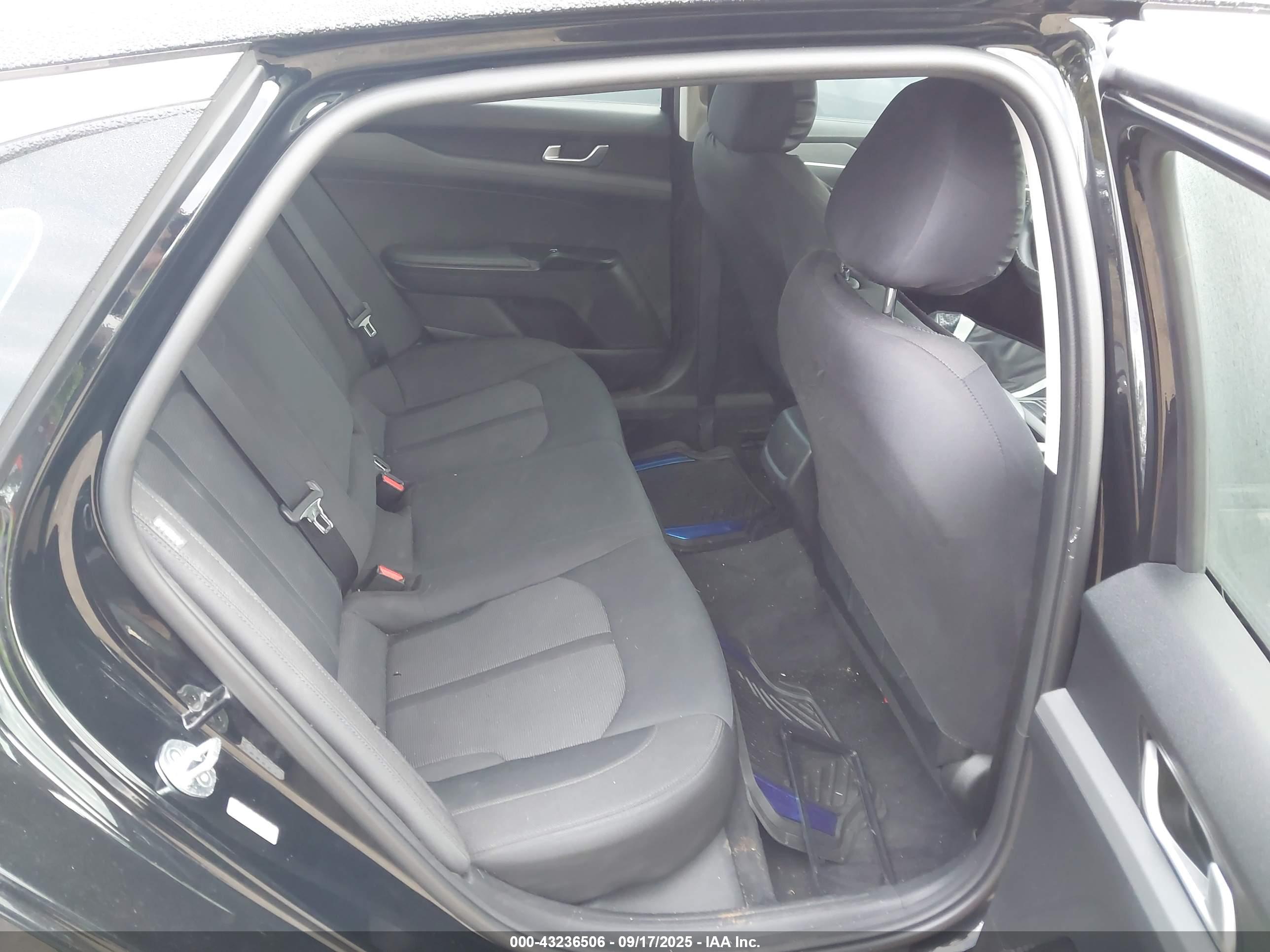 KIA K5 image 8