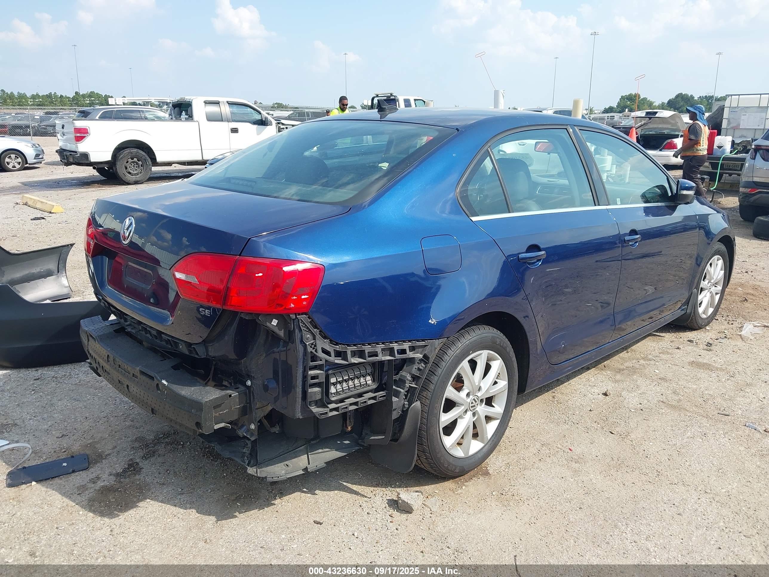 VOLKSWAGEN JETTA image 4