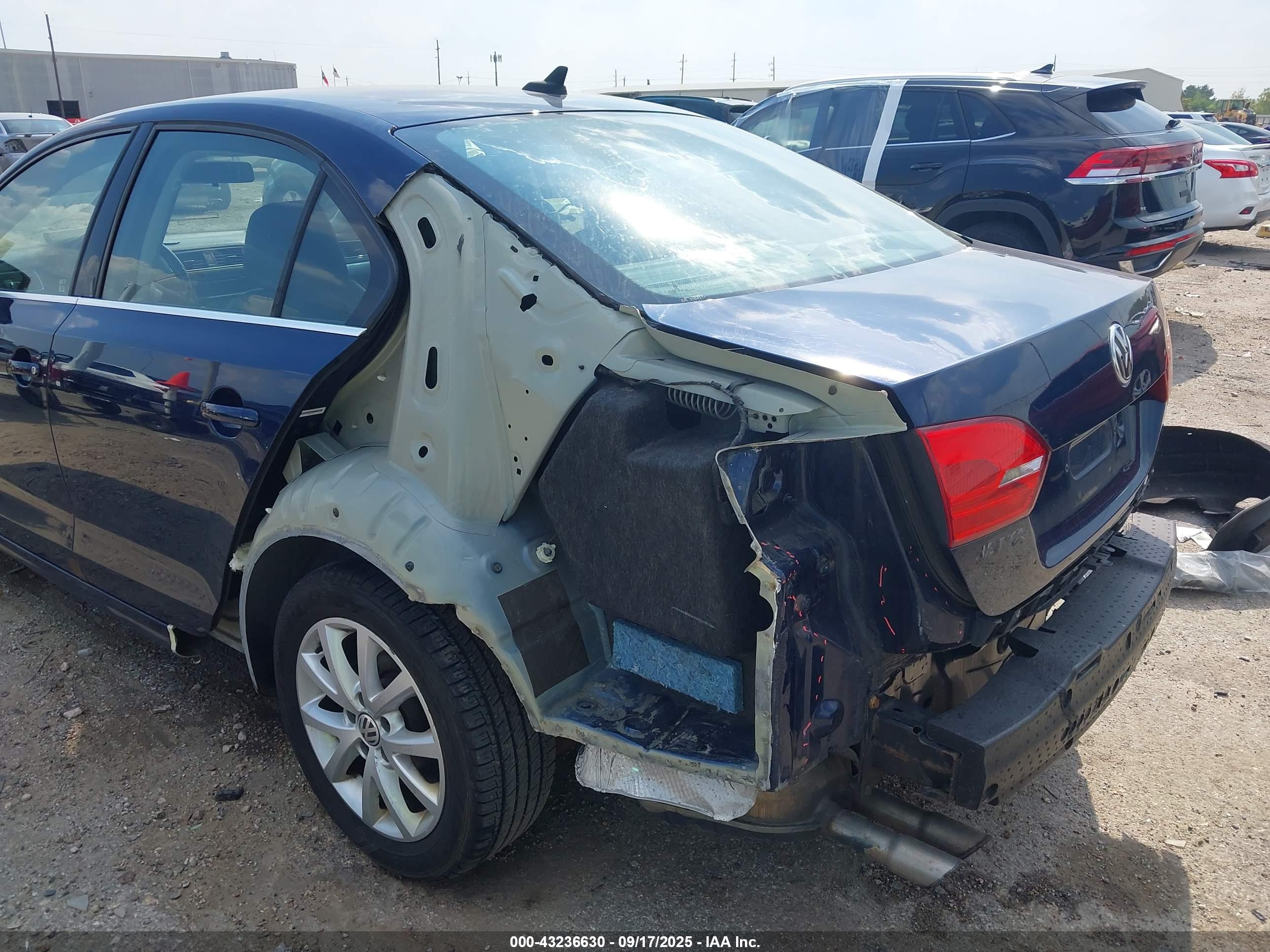 VOLKSWAGEN JETTA image 6