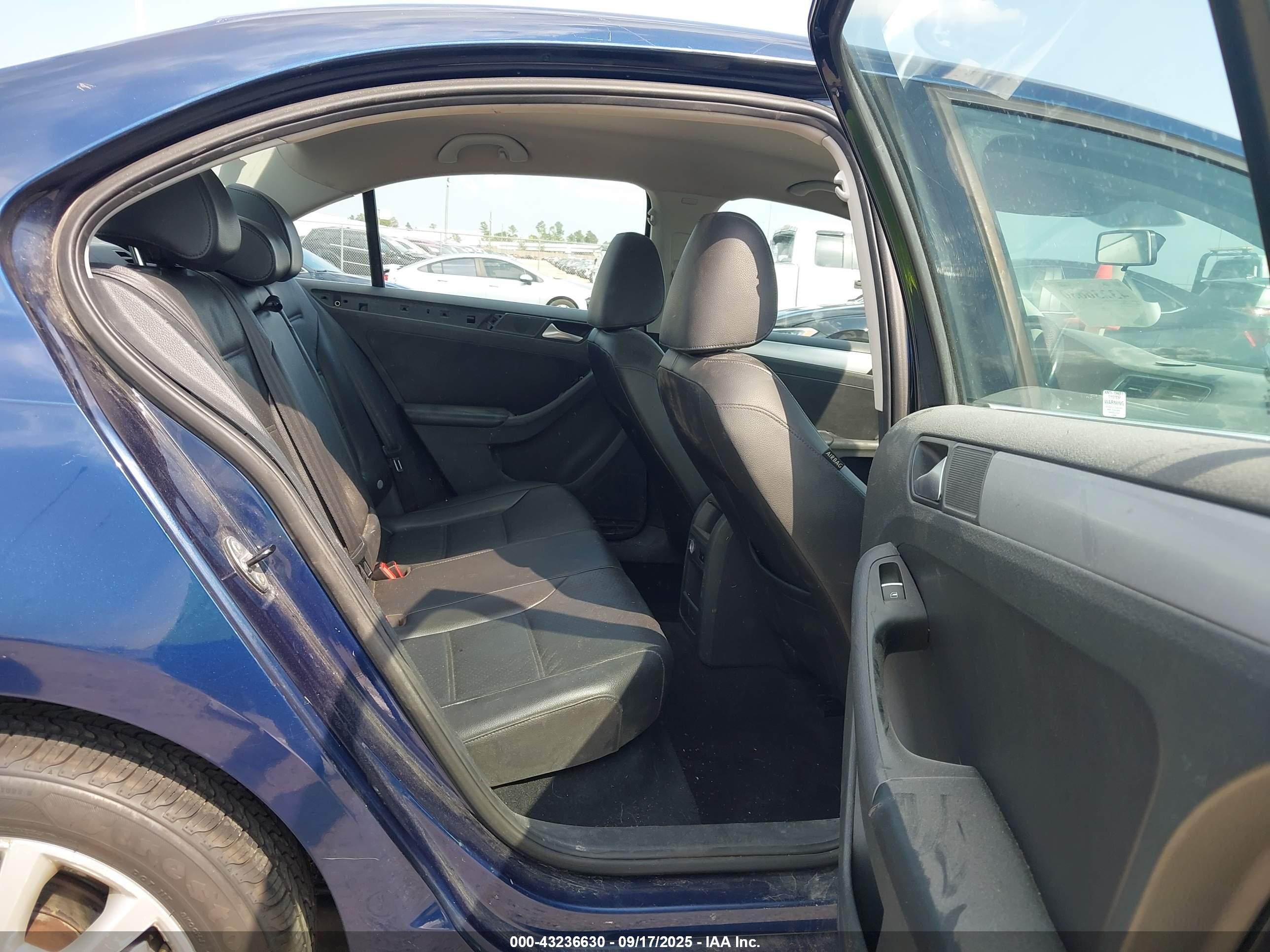 VOLKSWAGEN JETTA image 8