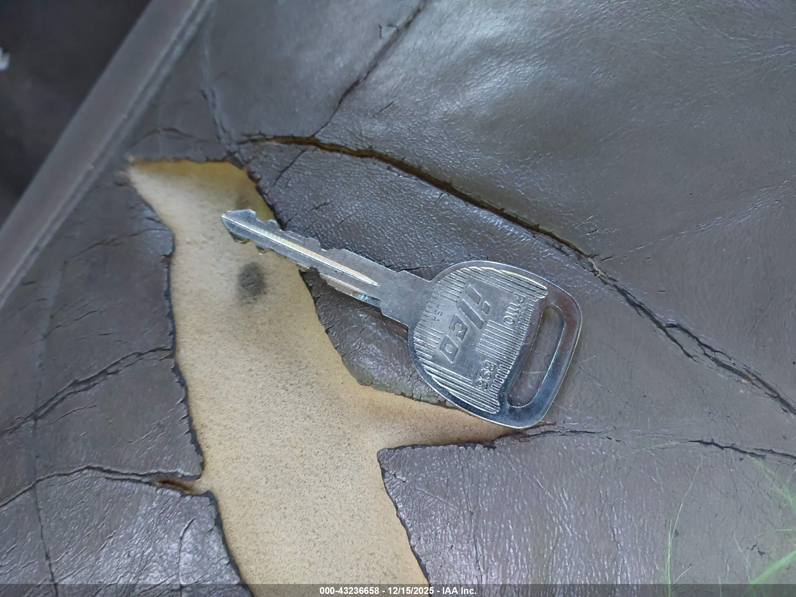 CHEVROLET SILVERADO image 11