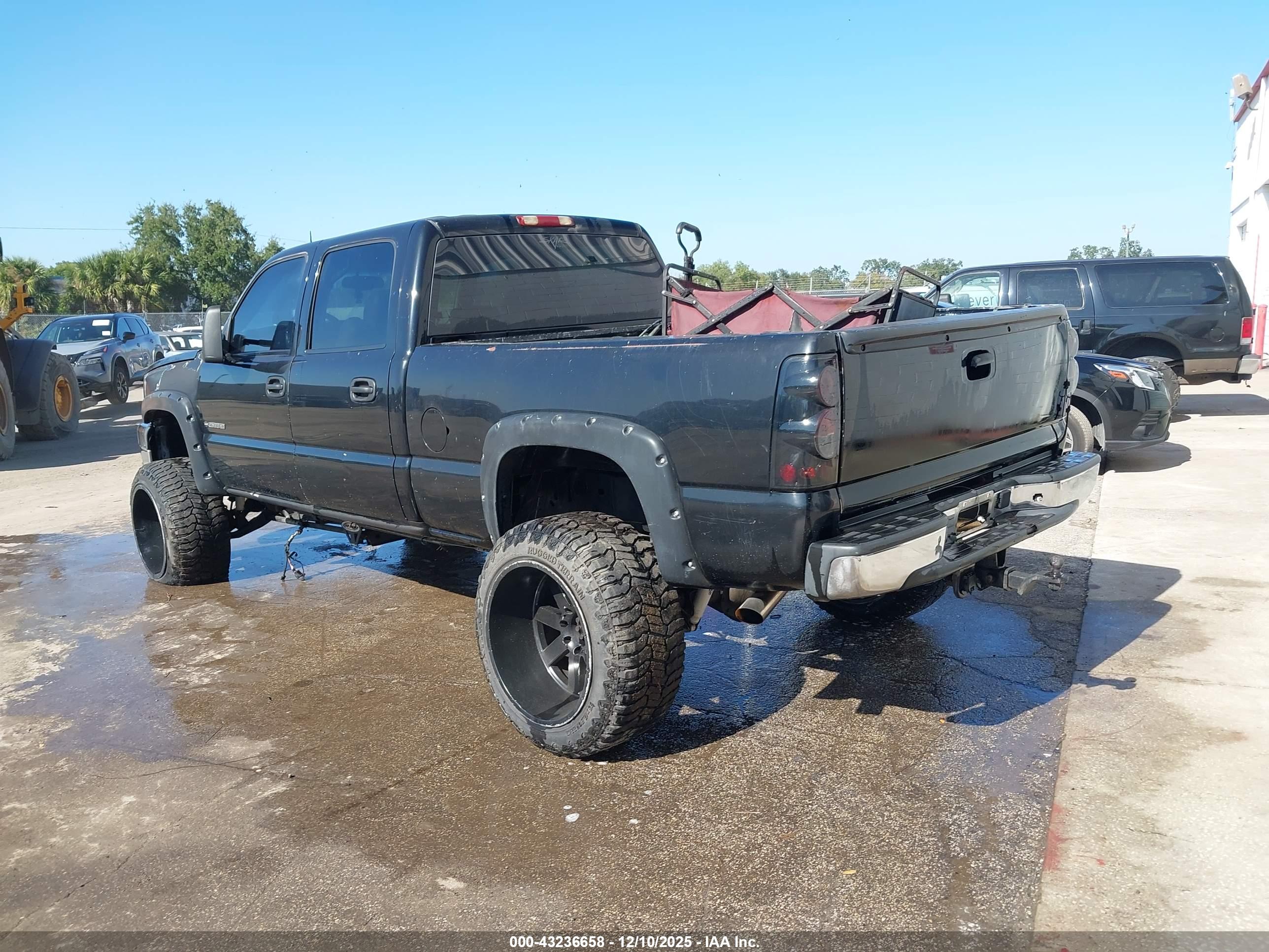 CHEVROLET SILVERADO image 3