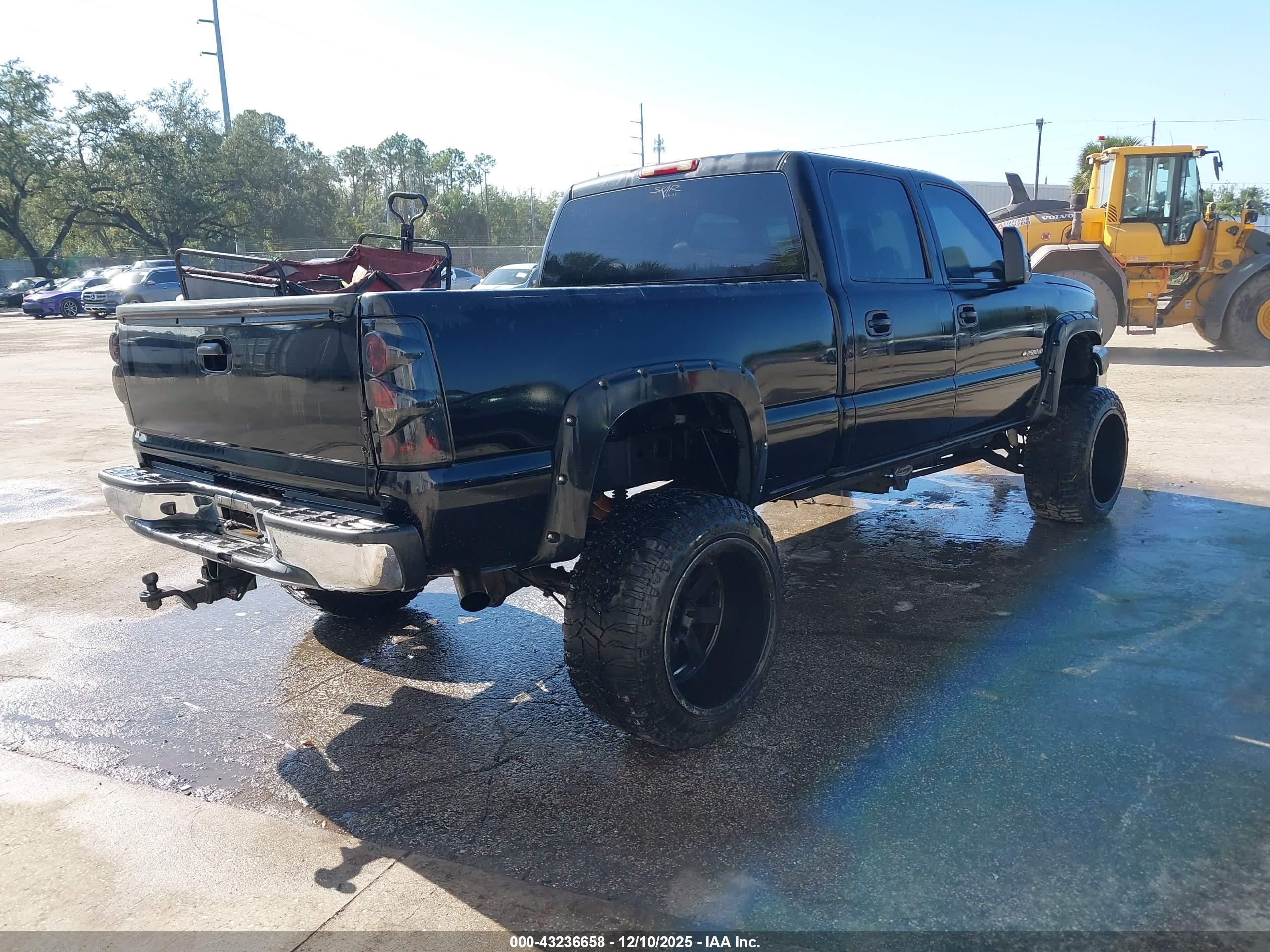 CHEVROLET SILVERADO image 4