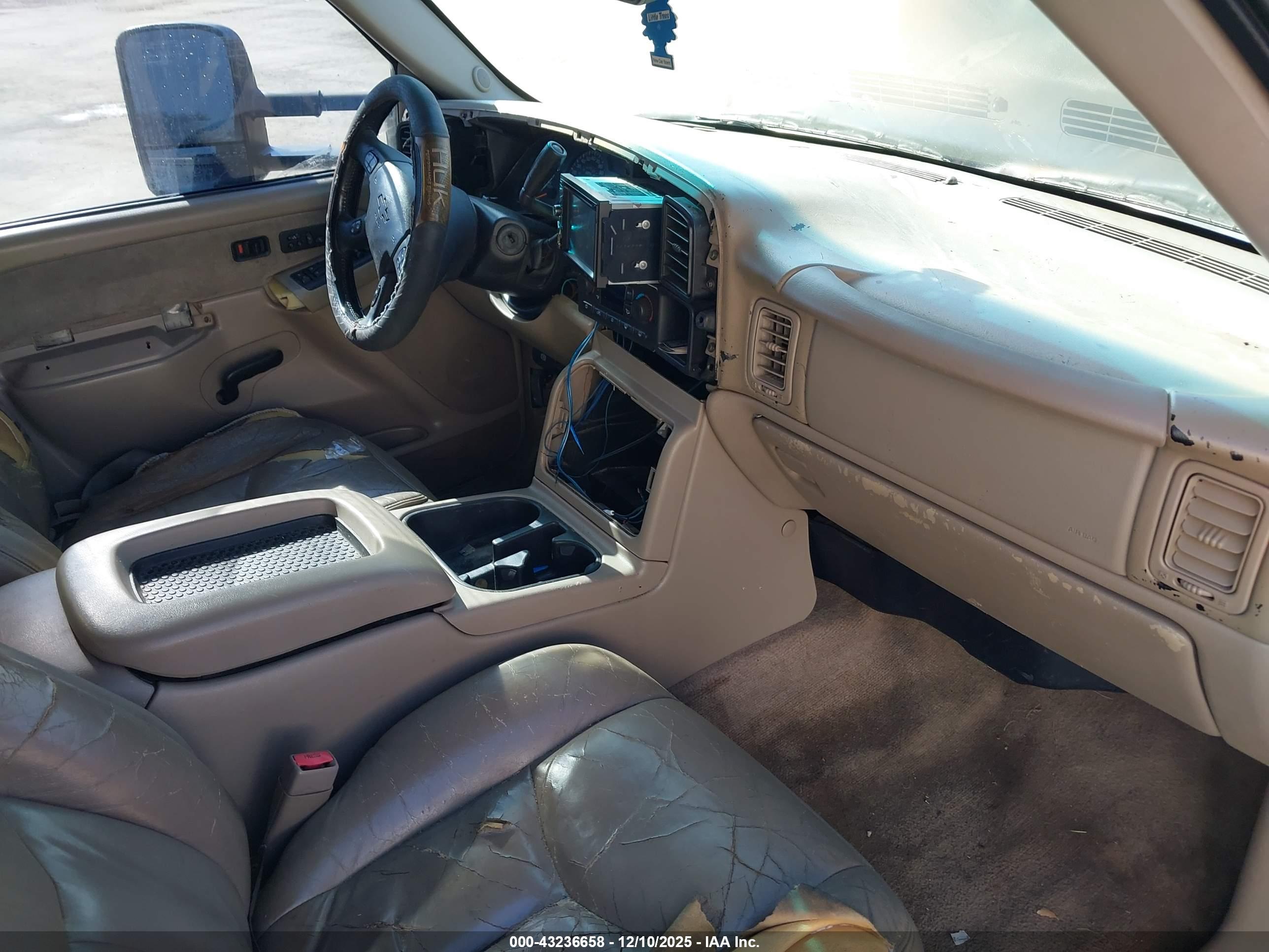 CHEVROLET SILVERADO image 5