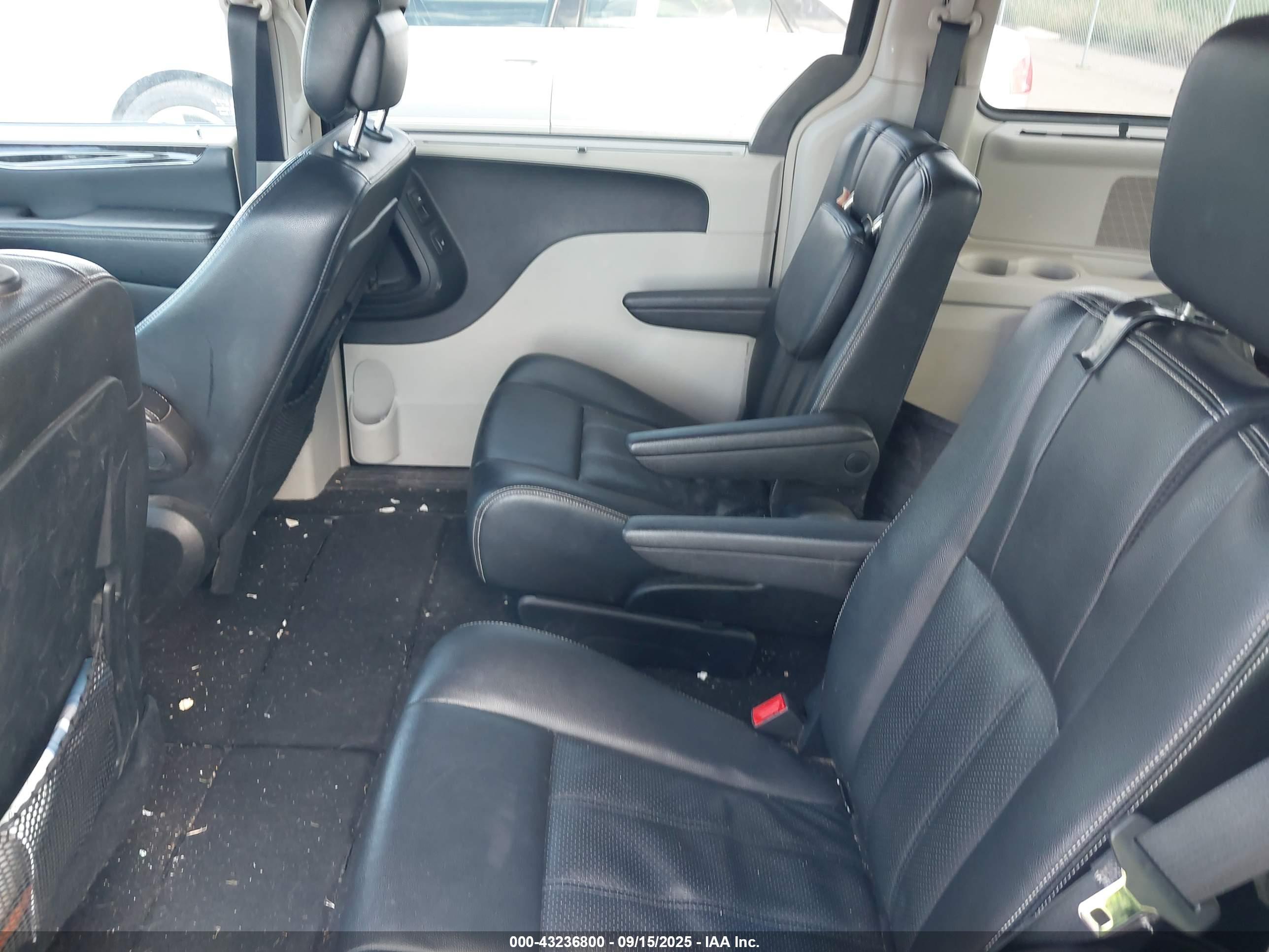 CHRYSLER TOWN image 8