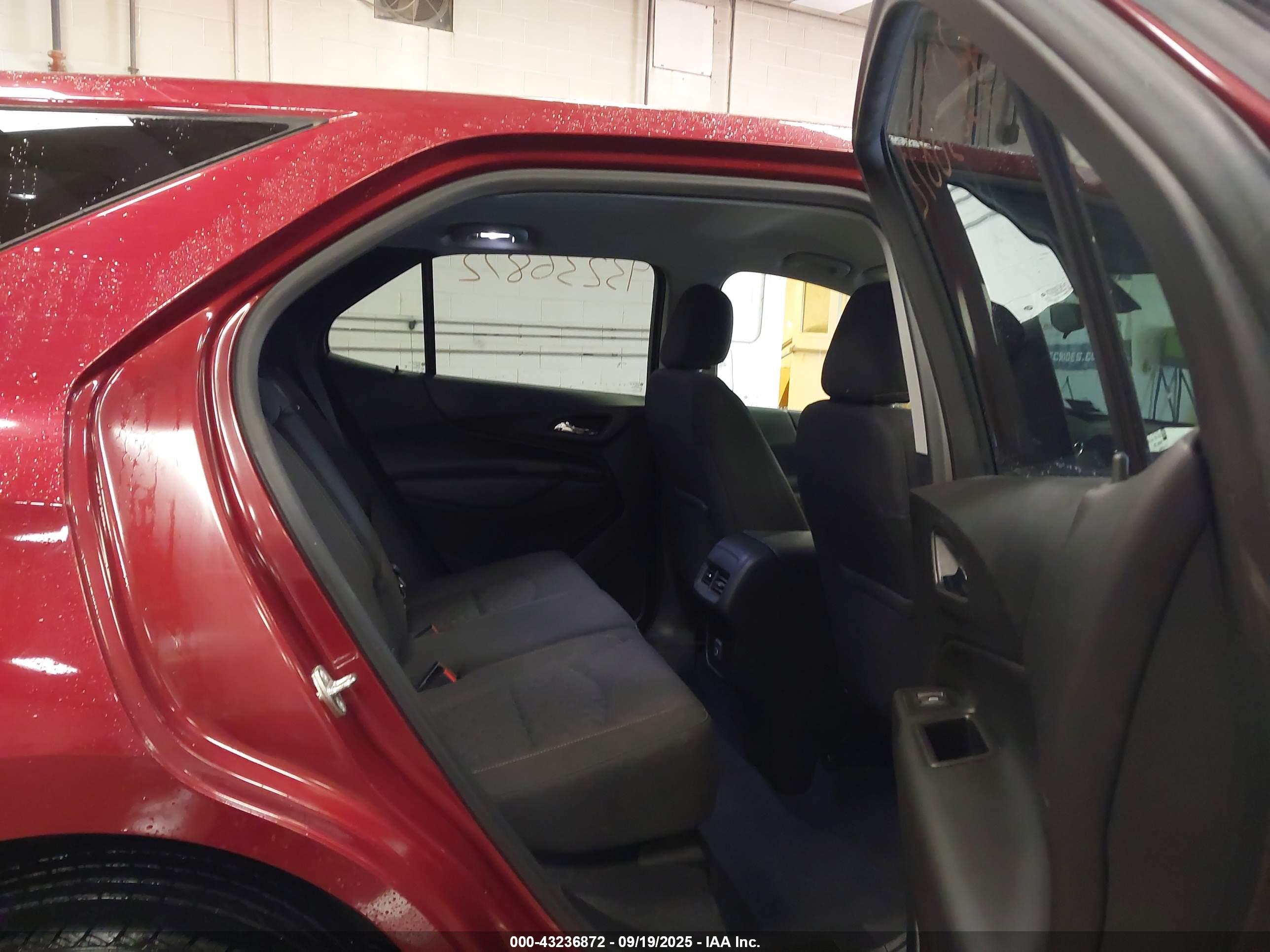 CHEVROLET EQUINOX image 8
