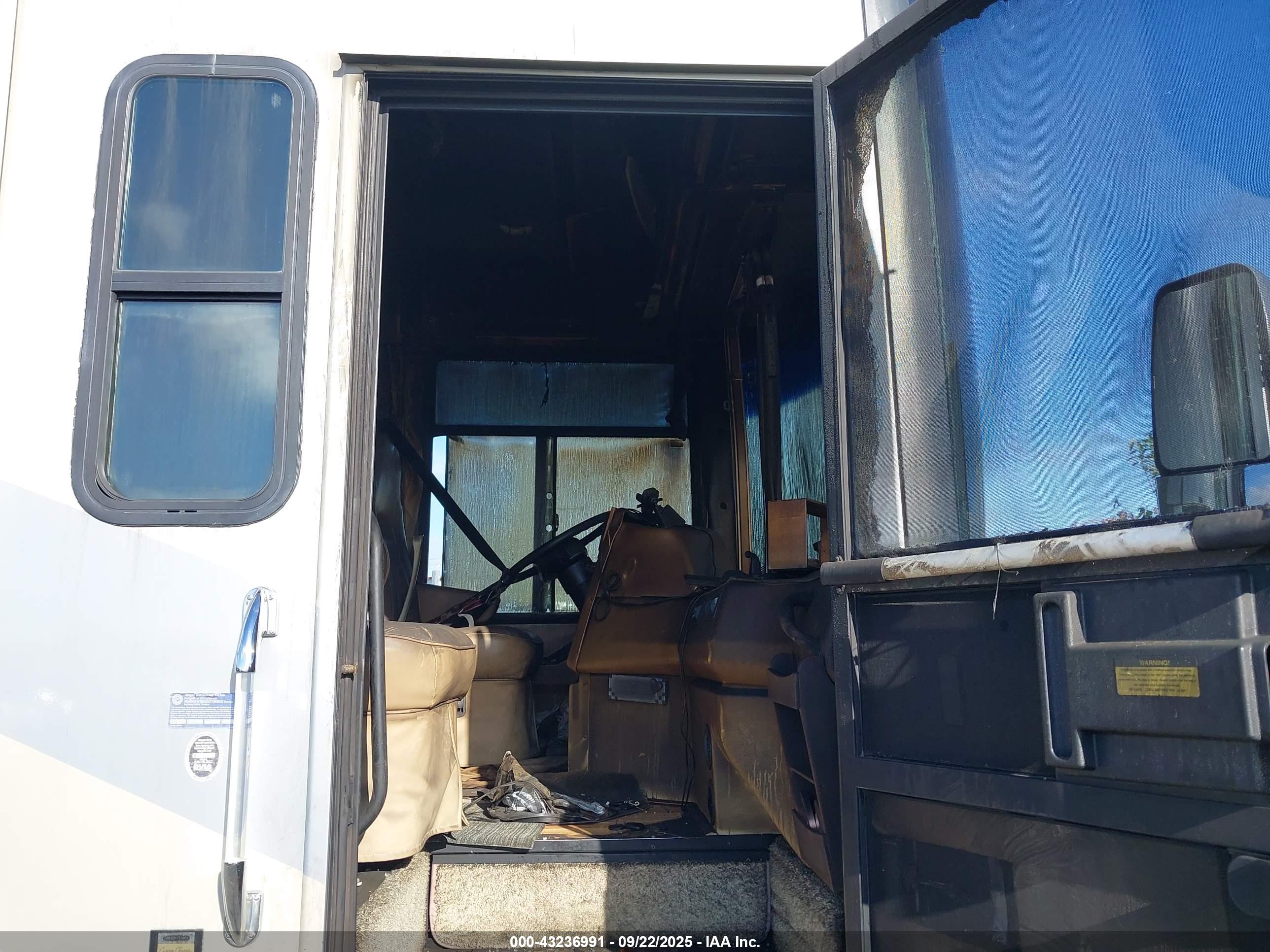 FREIGHTLINER CHASSIS image 5