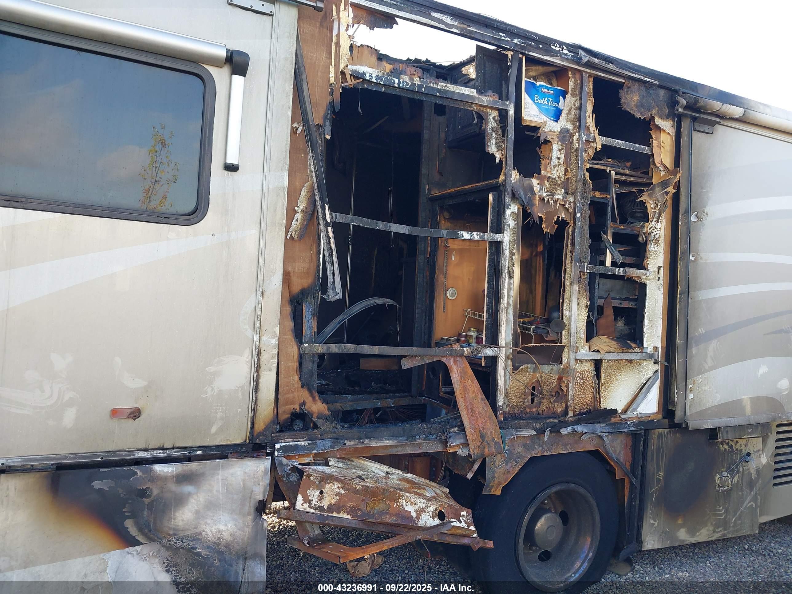 FREIGHTLINER CHASSIS image 6