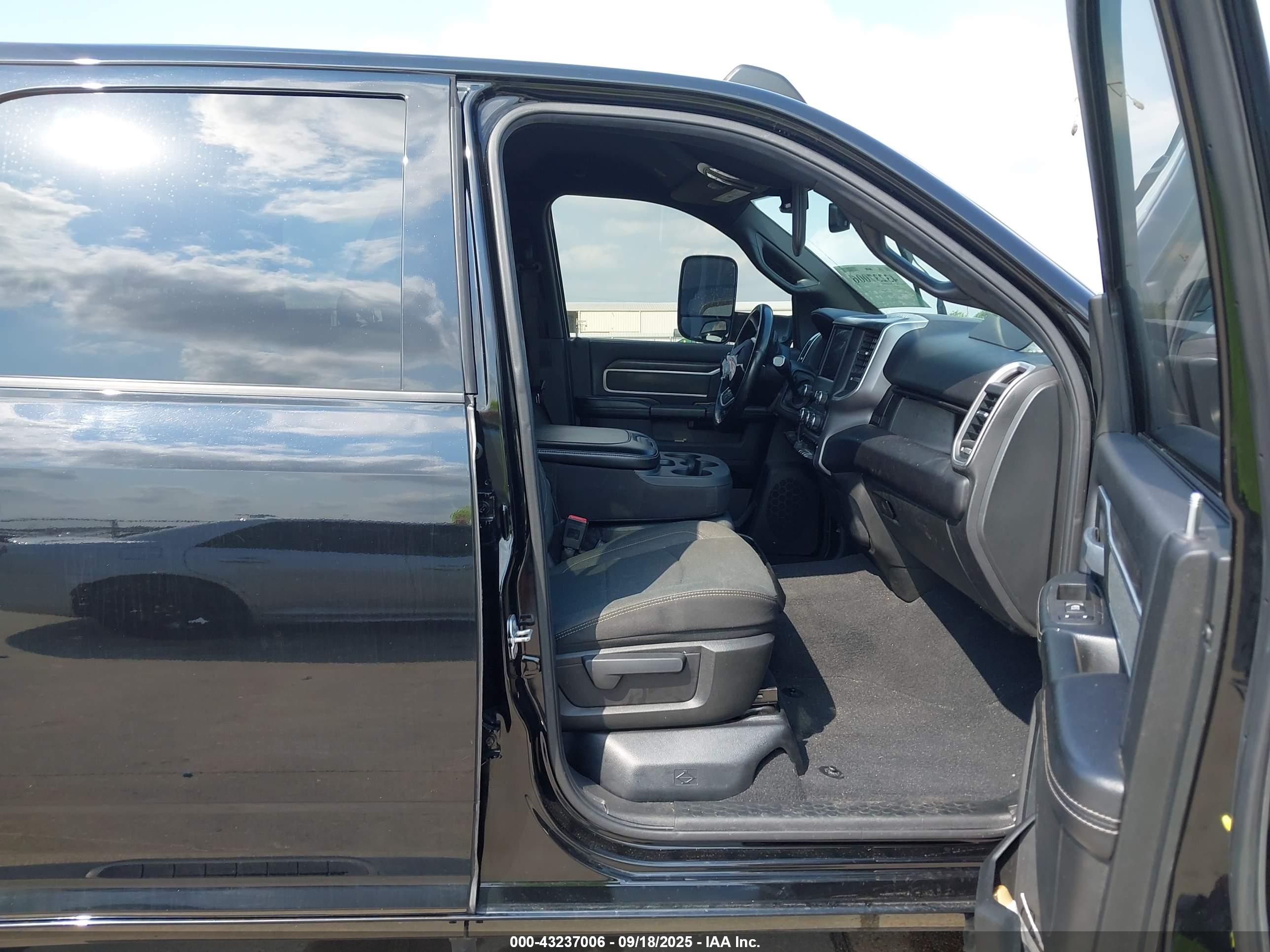RAM 2500 image 5