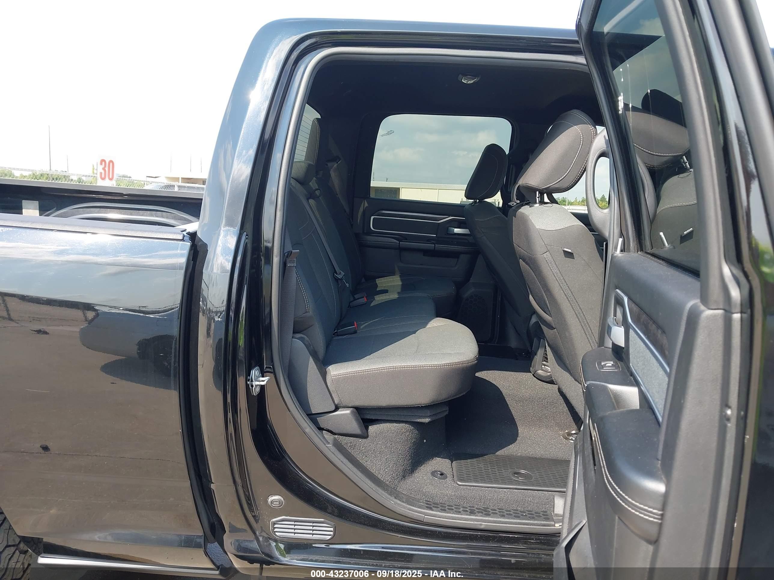 RAM 2500 image 8