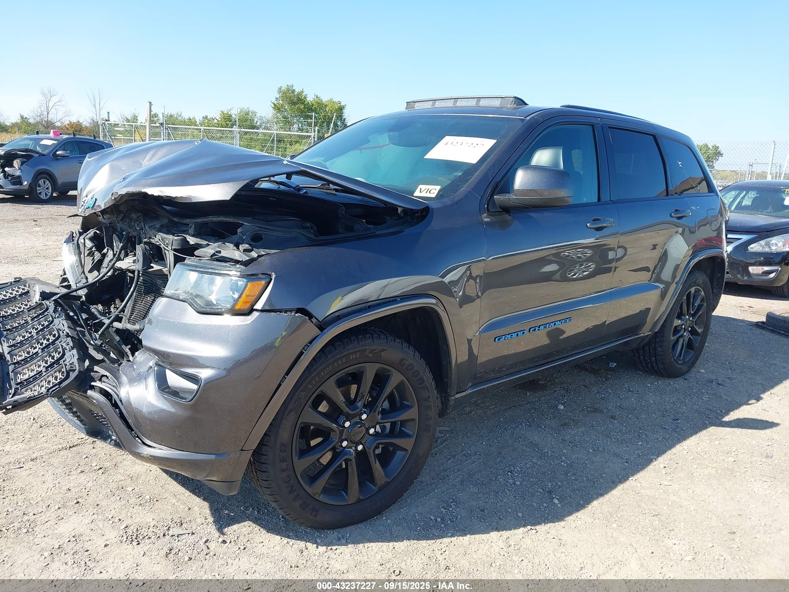 JEEP GRAND image 2