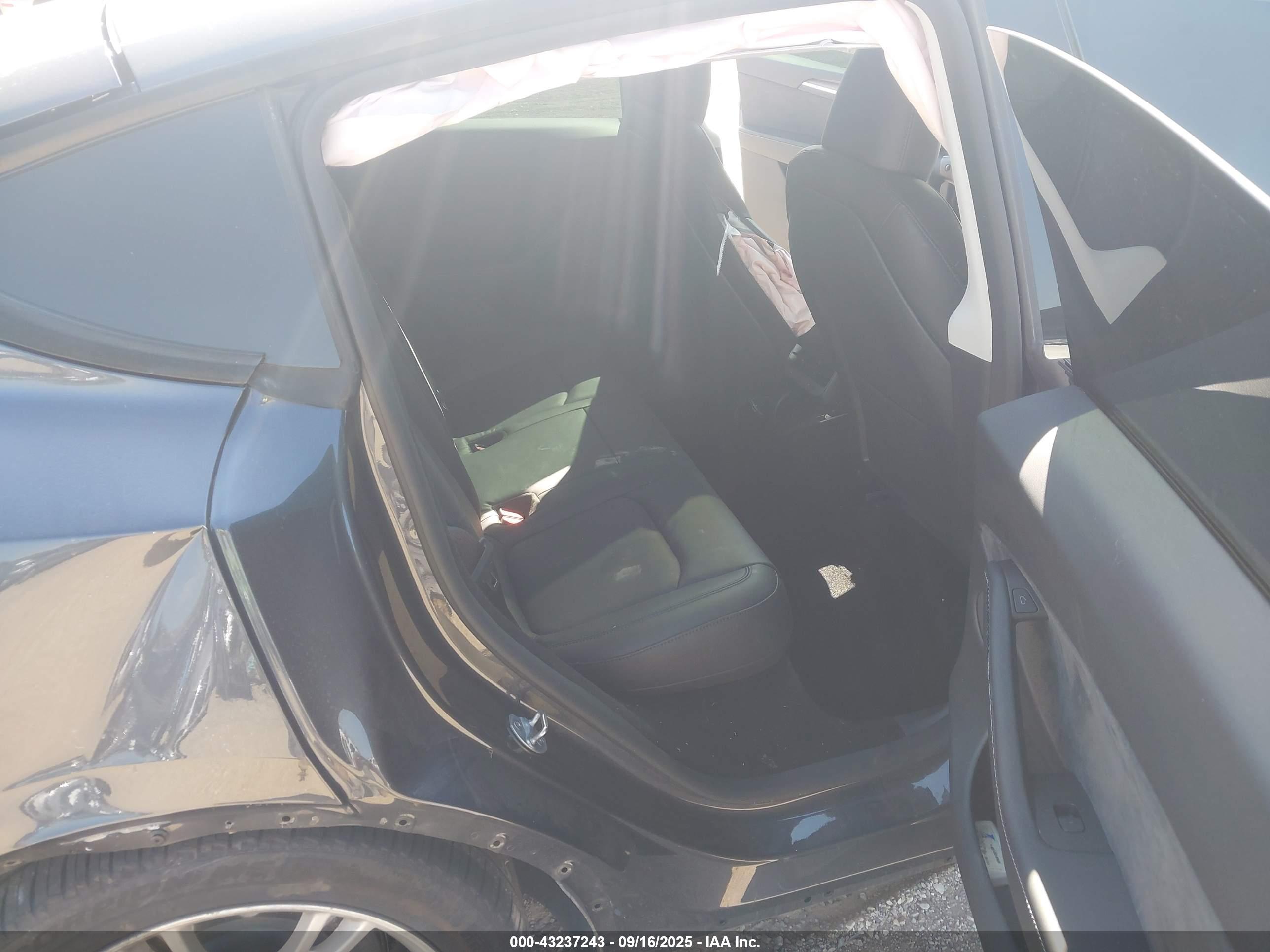 TESLA MODEL image 8