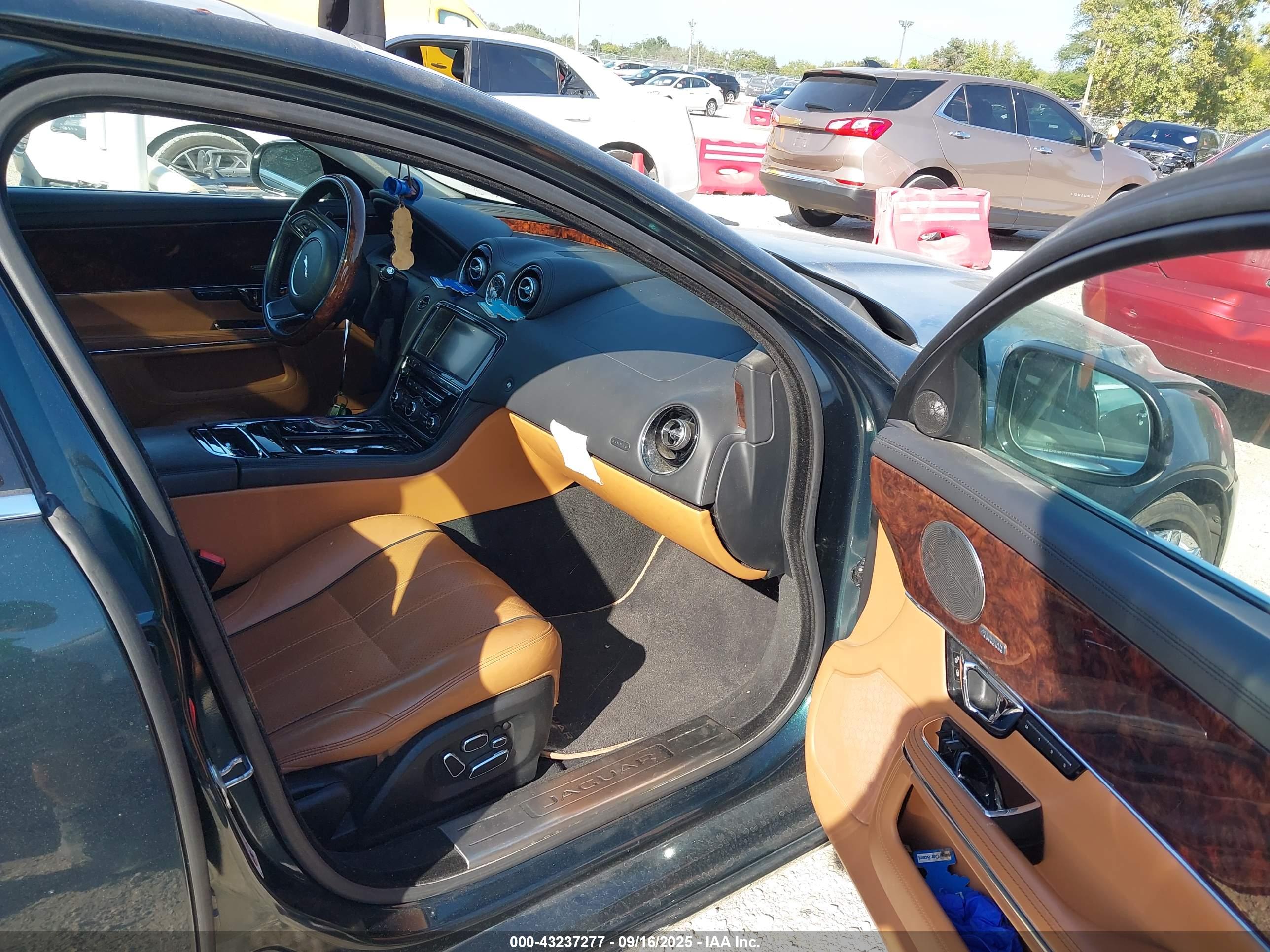 JAGUAR XJ image 5