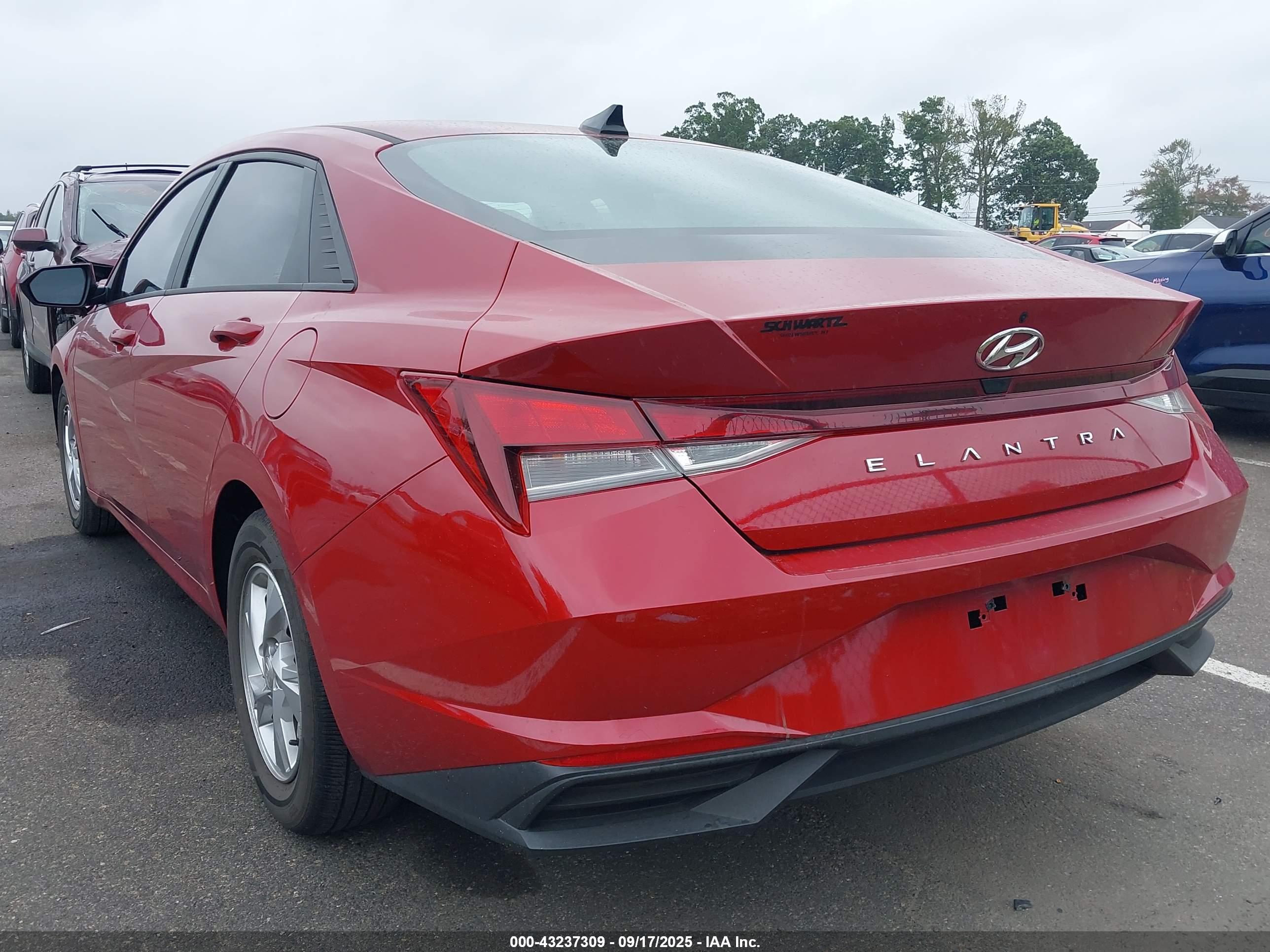HYUNDAI ELANTRA image 3