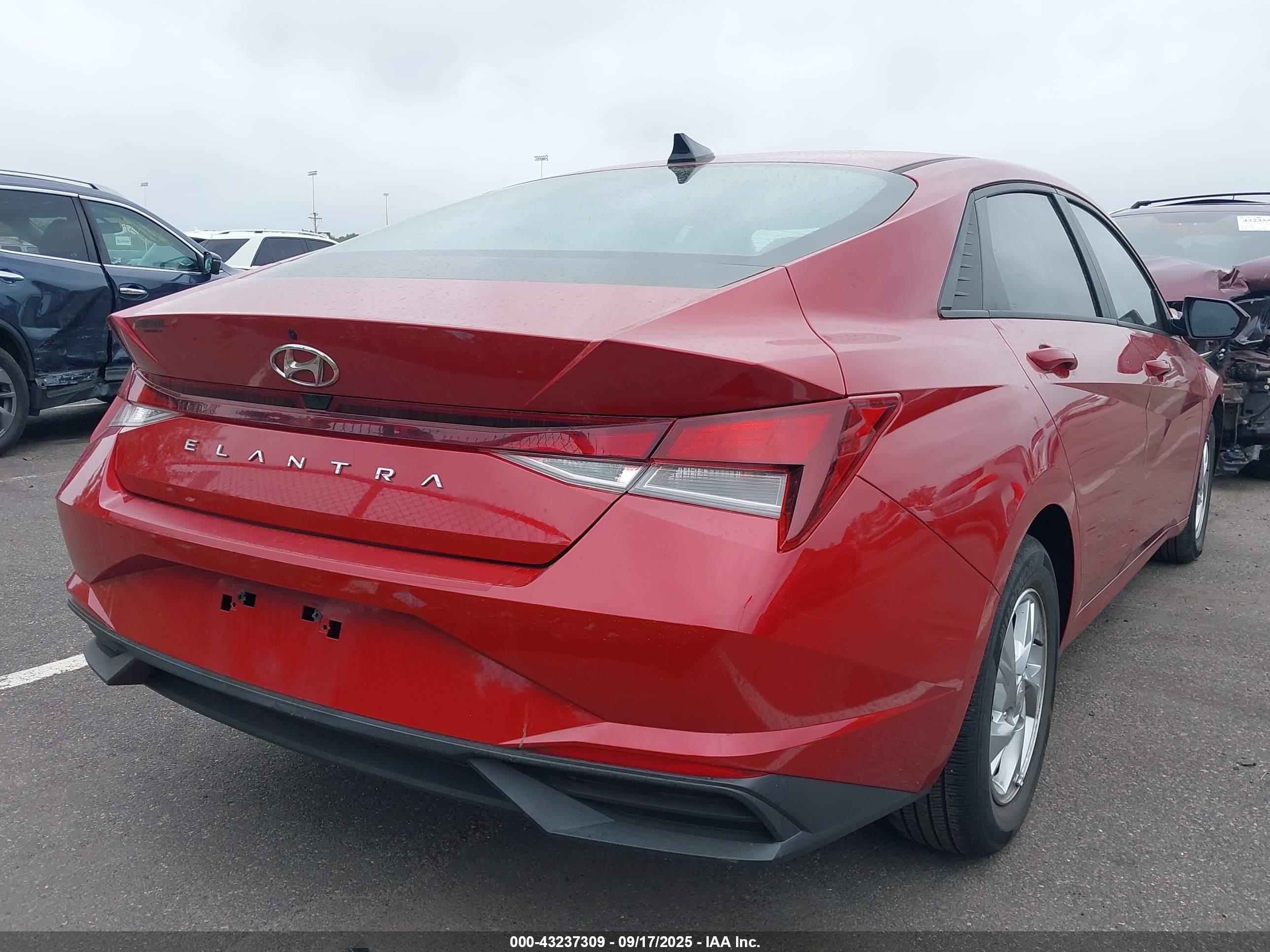 HYUNDAI ELANTRA image 4